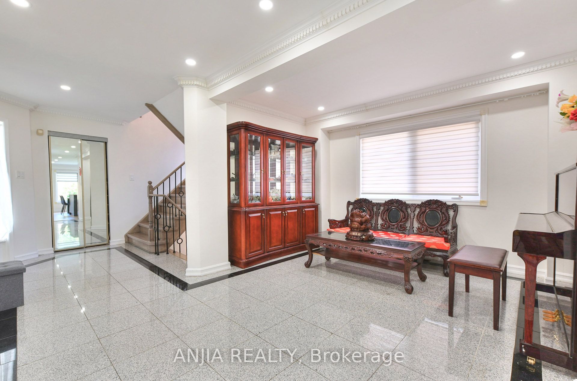127 Tomlinson Circle Property Photo 17