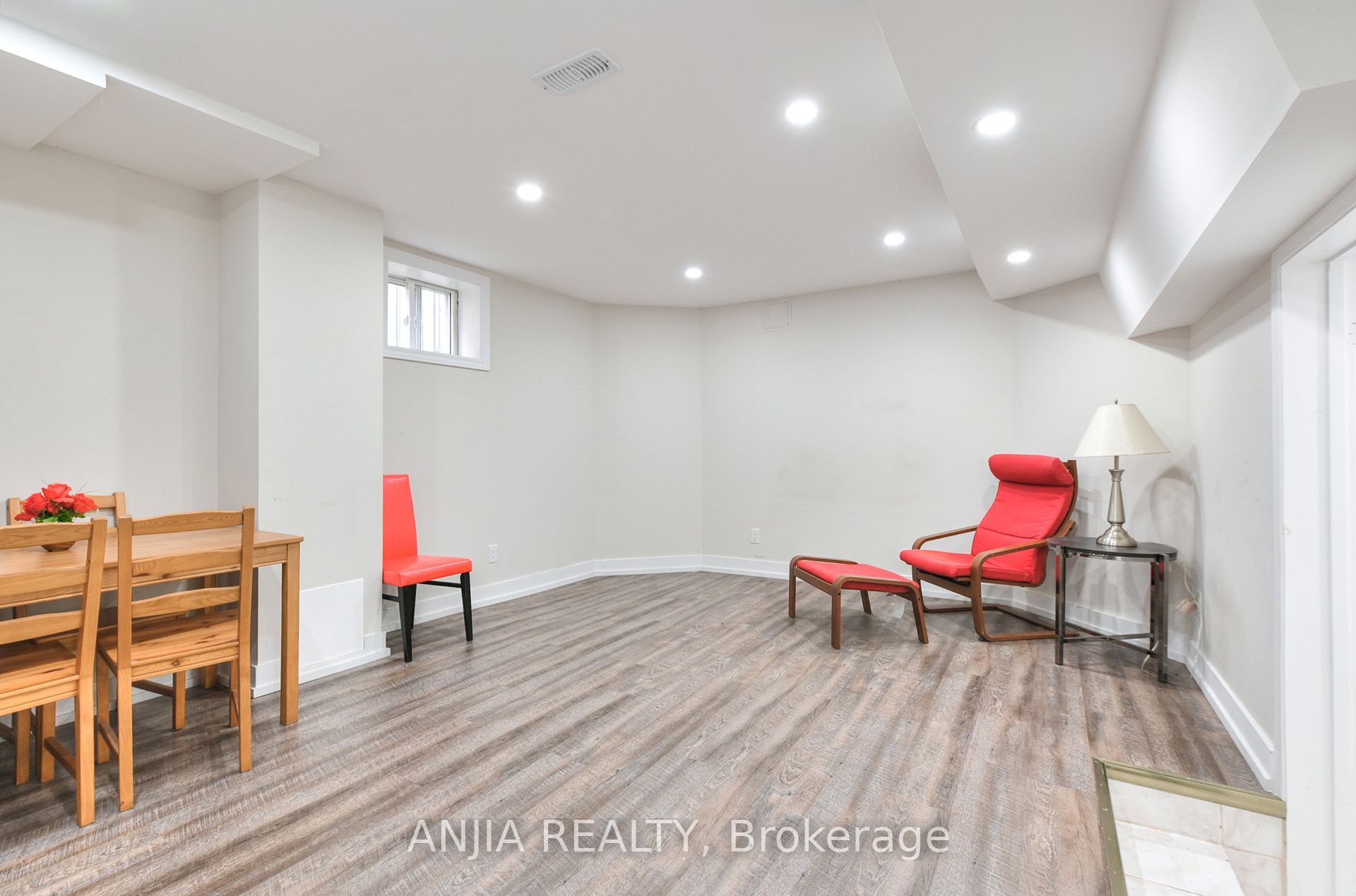 127 Tomlinson Circle Property Photo 26