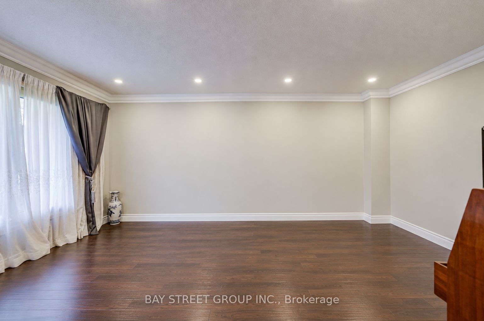 212 Hollingham Road Property Photo 4