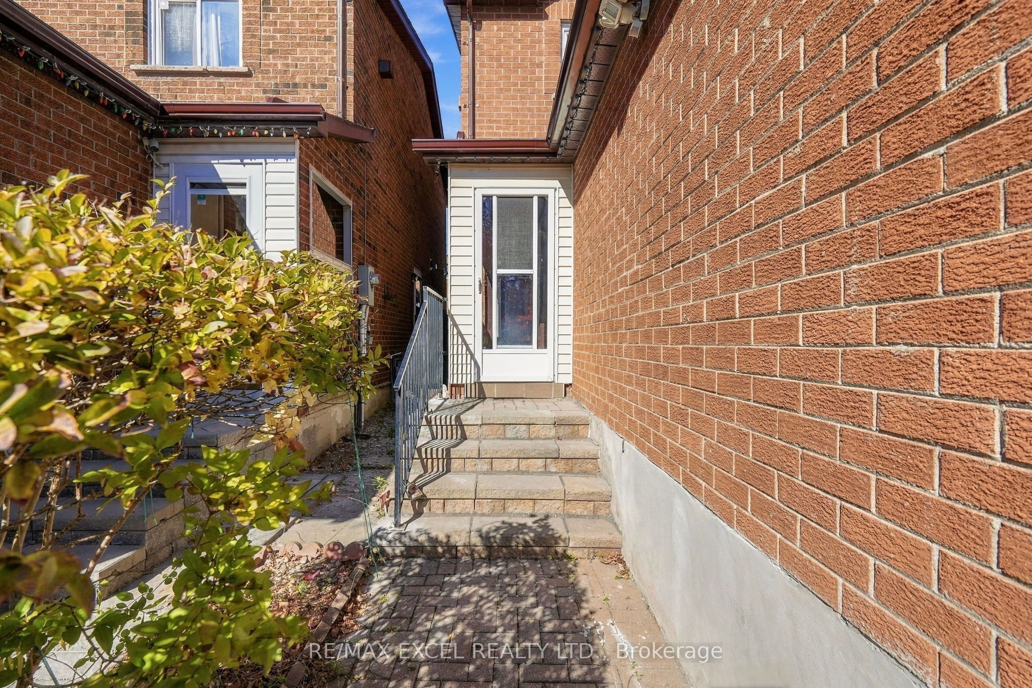 97 Tangmere Crescent Property Photo 3