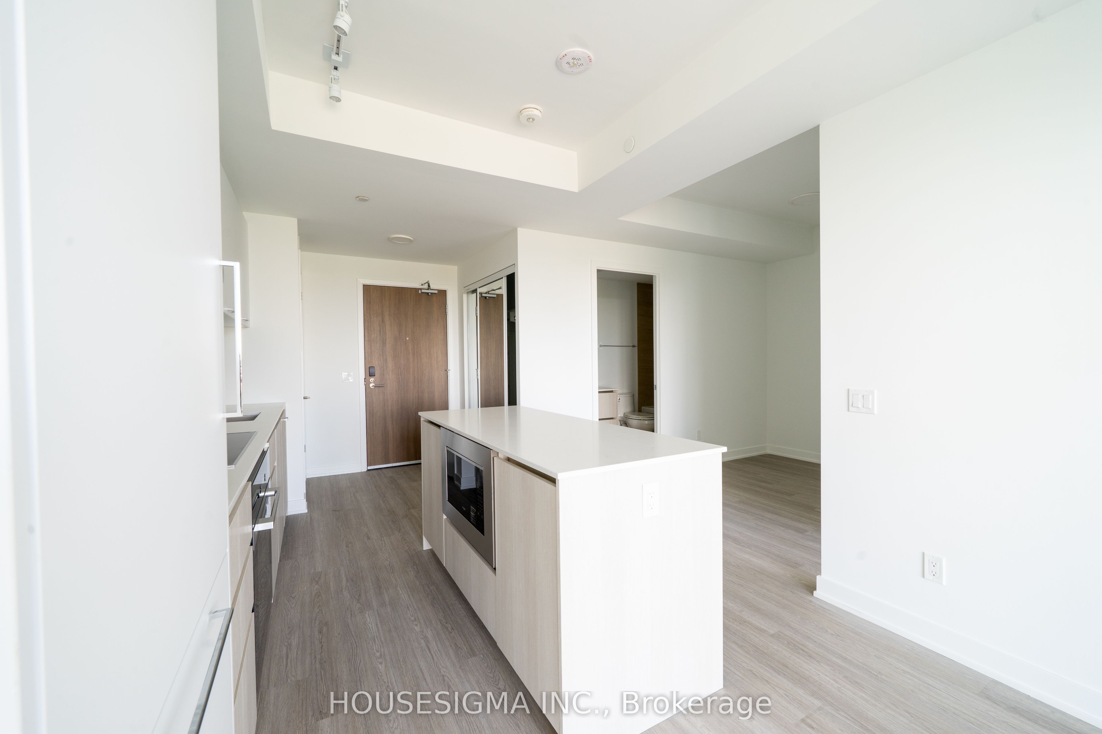8188 Yonge Street 820 Property Photo 5