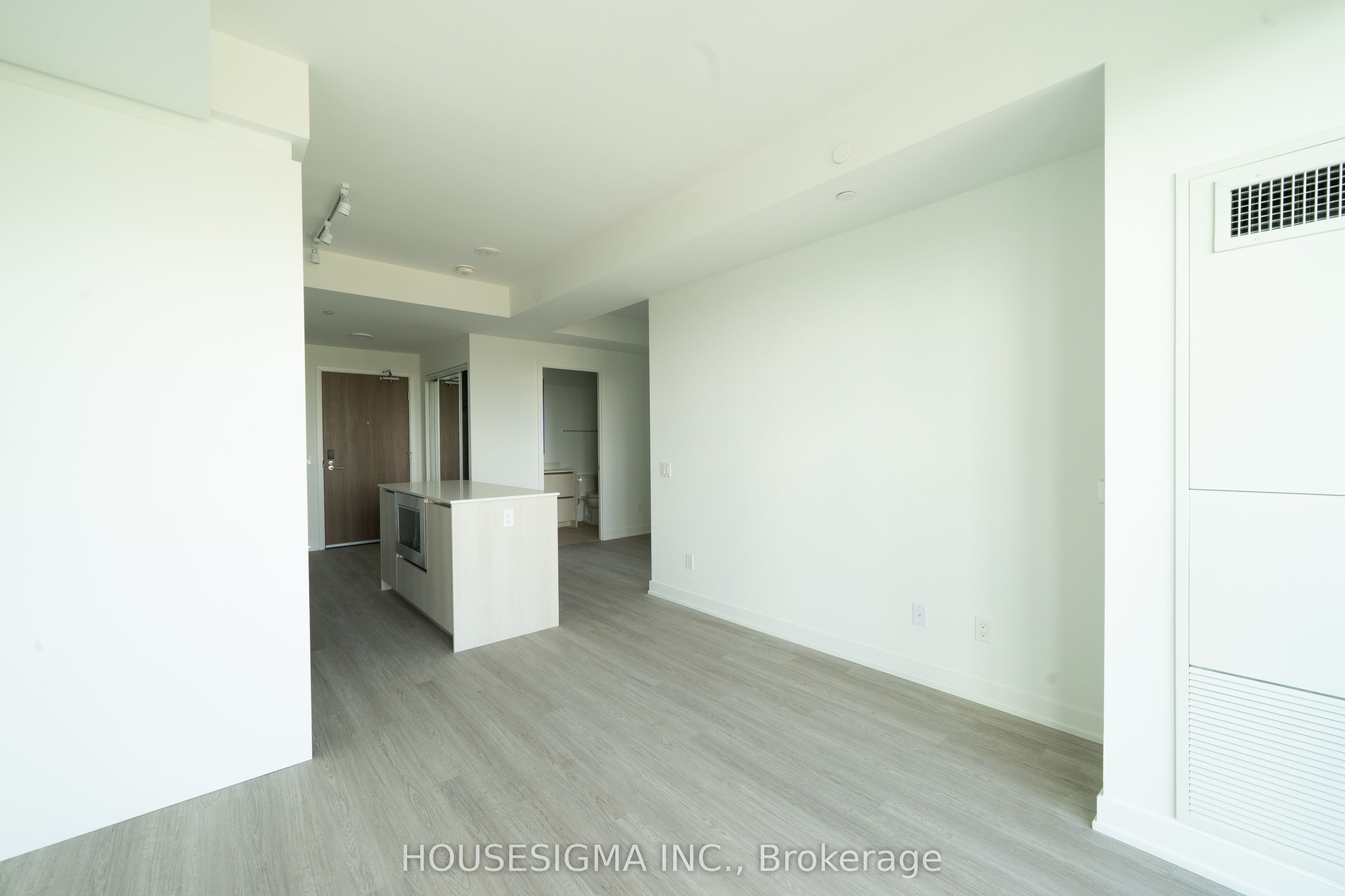 8188 Yonge Street 820 Property Photo 8