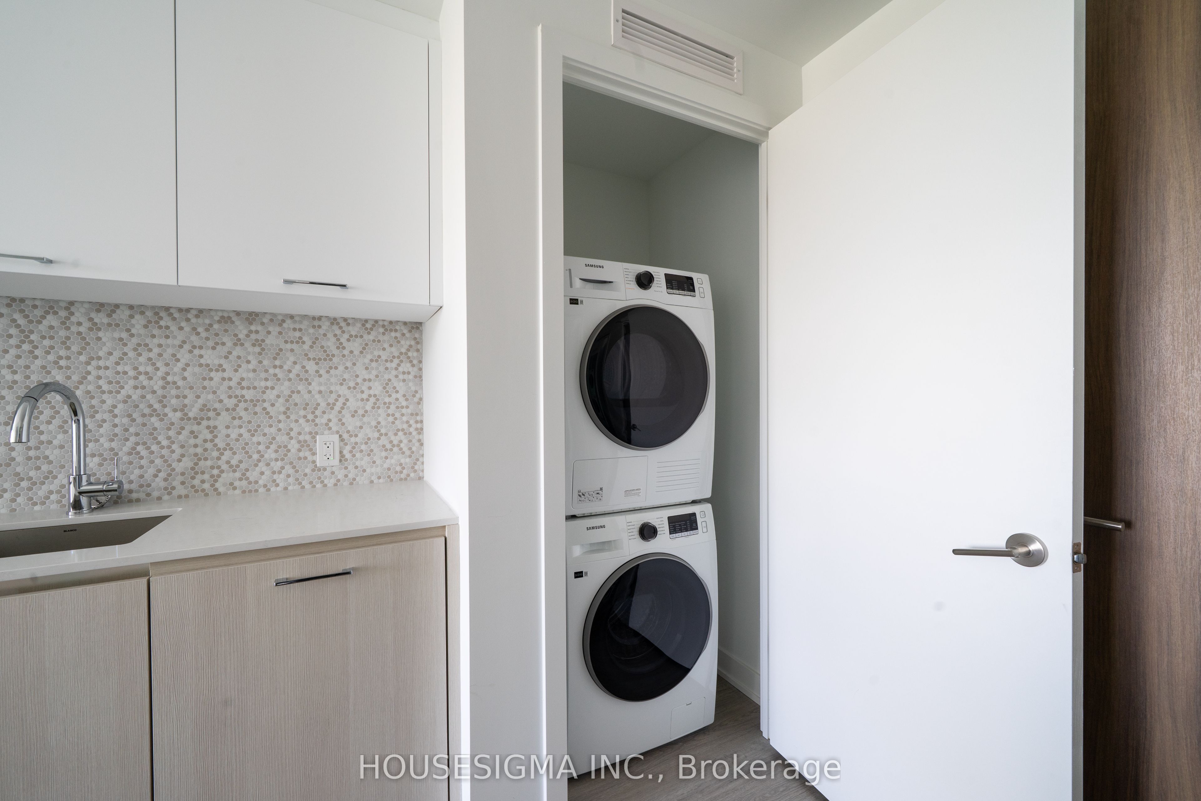 8188 Yonge Street 820 Property Photo 10