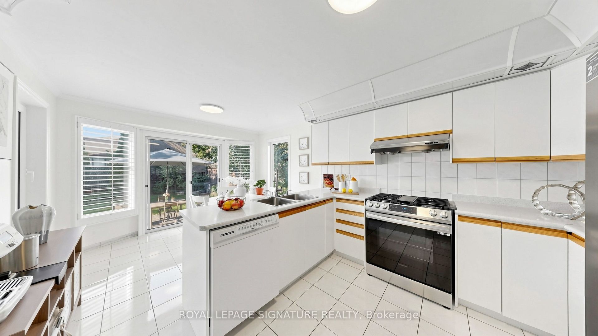16 Meyer Circle Property Photo 6