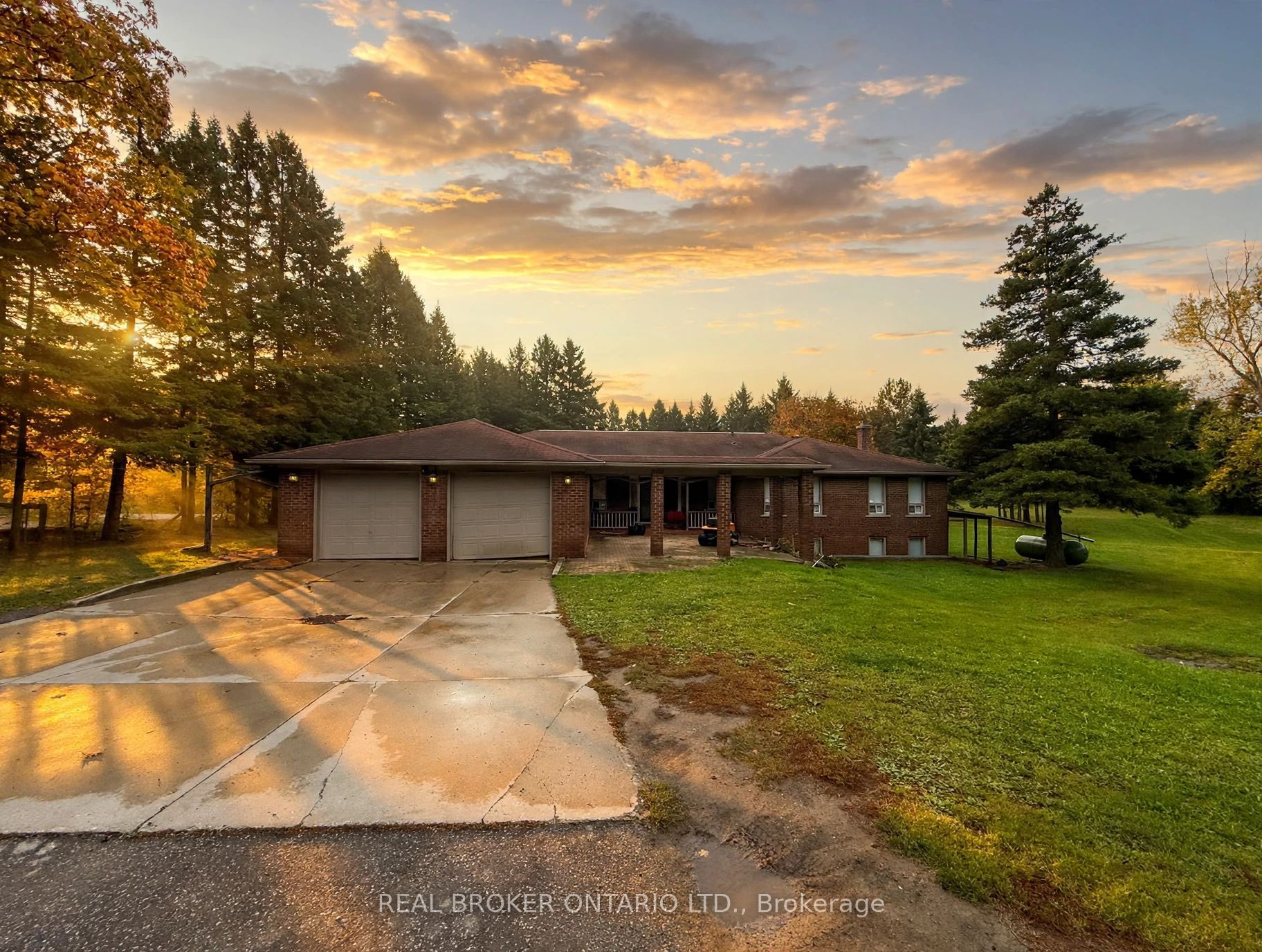 2955 16th Side Road Property Photo 1