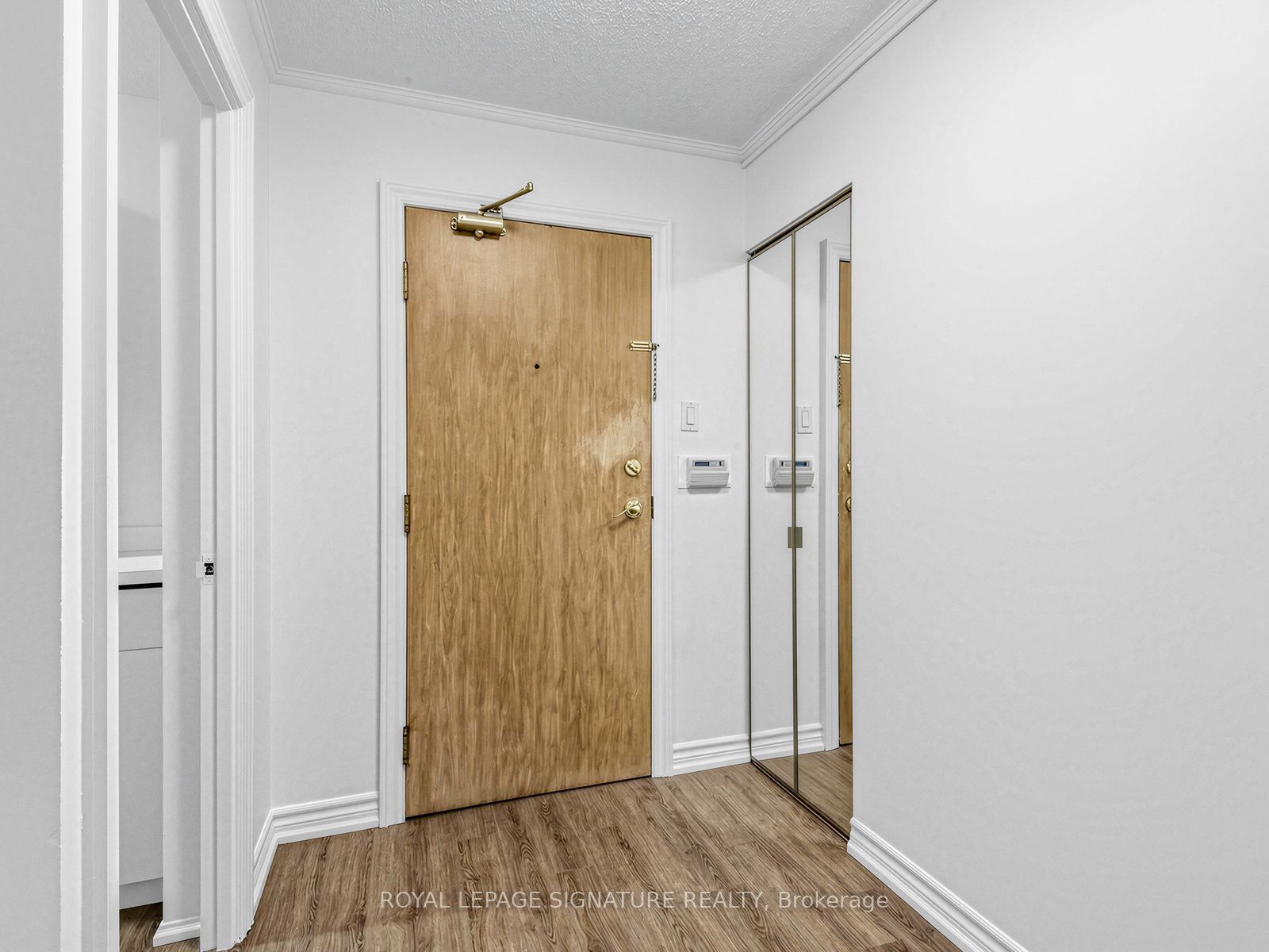 20 Harding Boulevard W 303 Property Photo 3