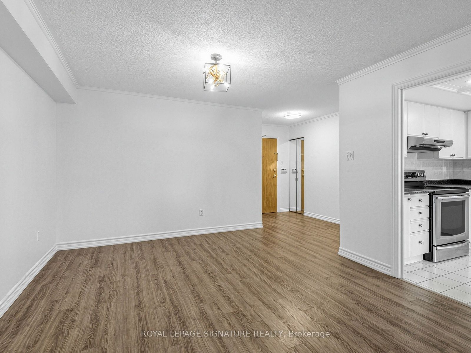 20 Harding Boulevard W 303 Property Photo 6