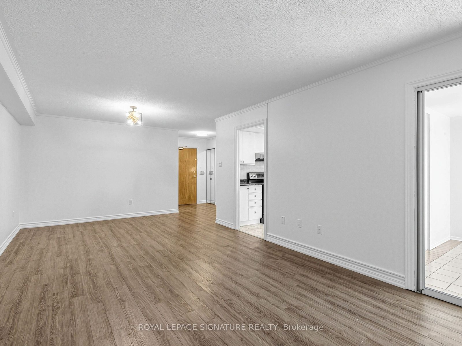 20 Harding Boulevard W 303 Property Photo 7