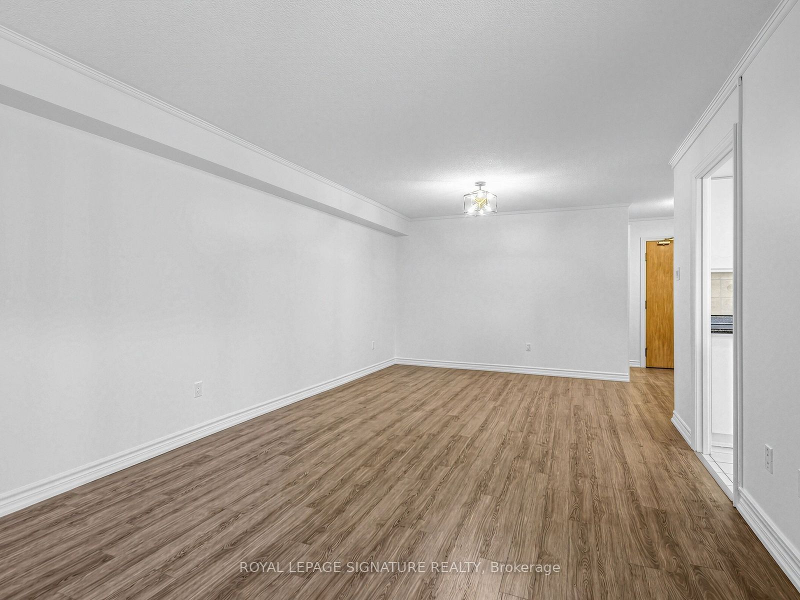 20 Harding Boulevard W 303 Property Photo 8