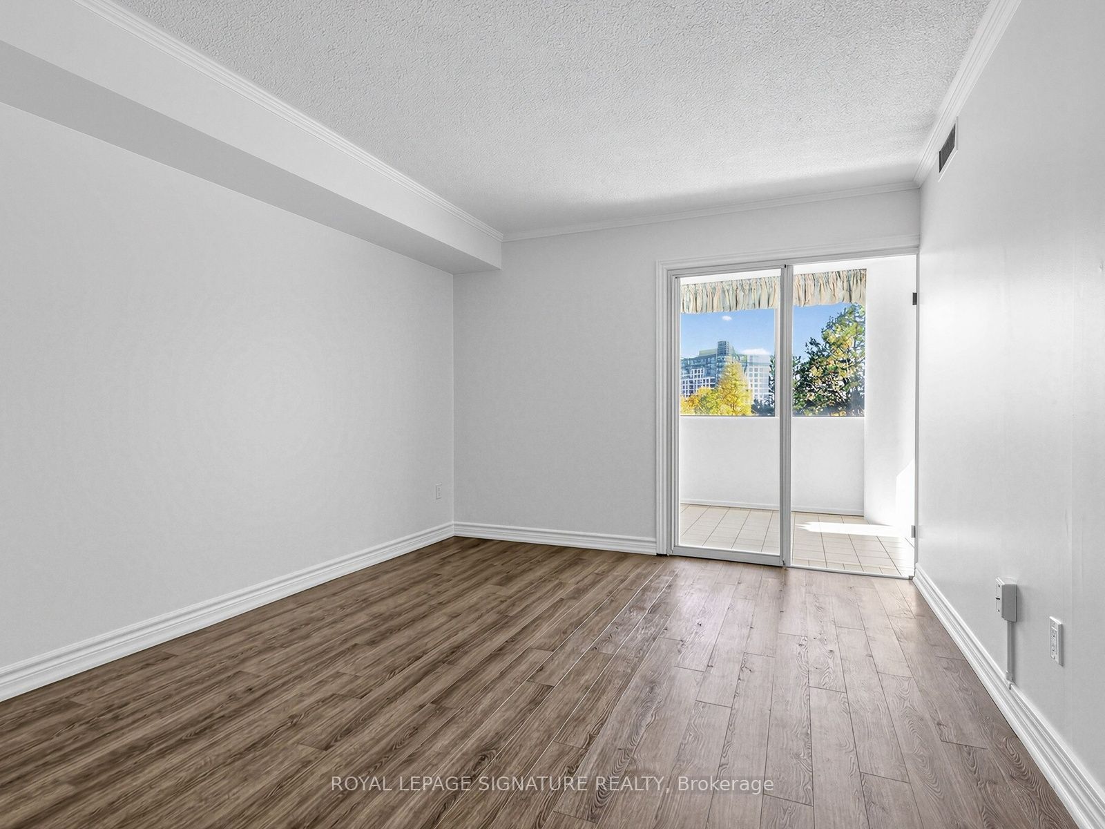 20 Harding Boulevard W 303 Property Photo 13