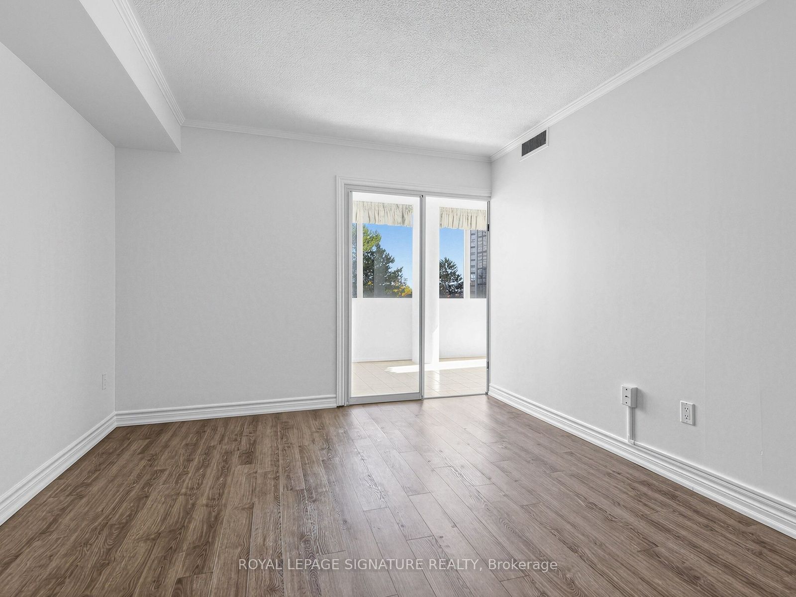 20 Harding Boulevard W 303 Property Photo 14