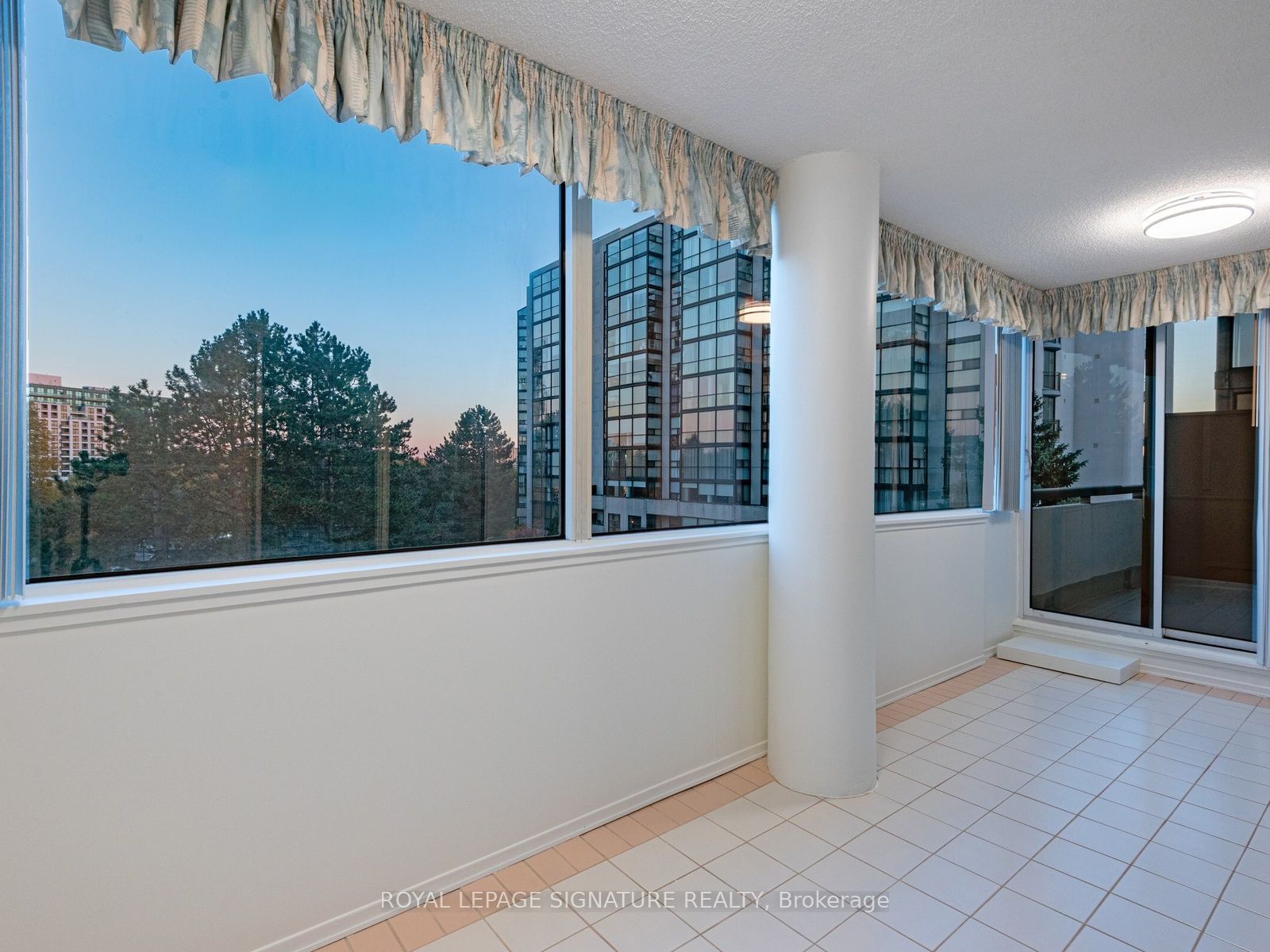 20 Harding Boulevard W 303 Property Photo 29