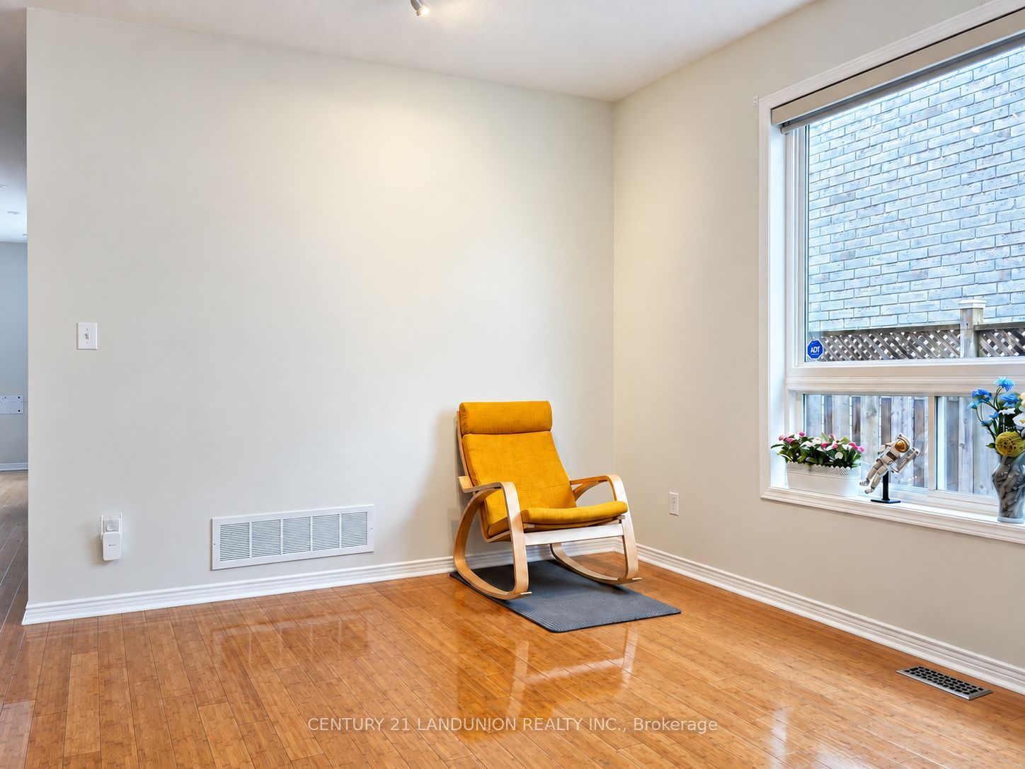 52 Kentley Street Property Photo 3