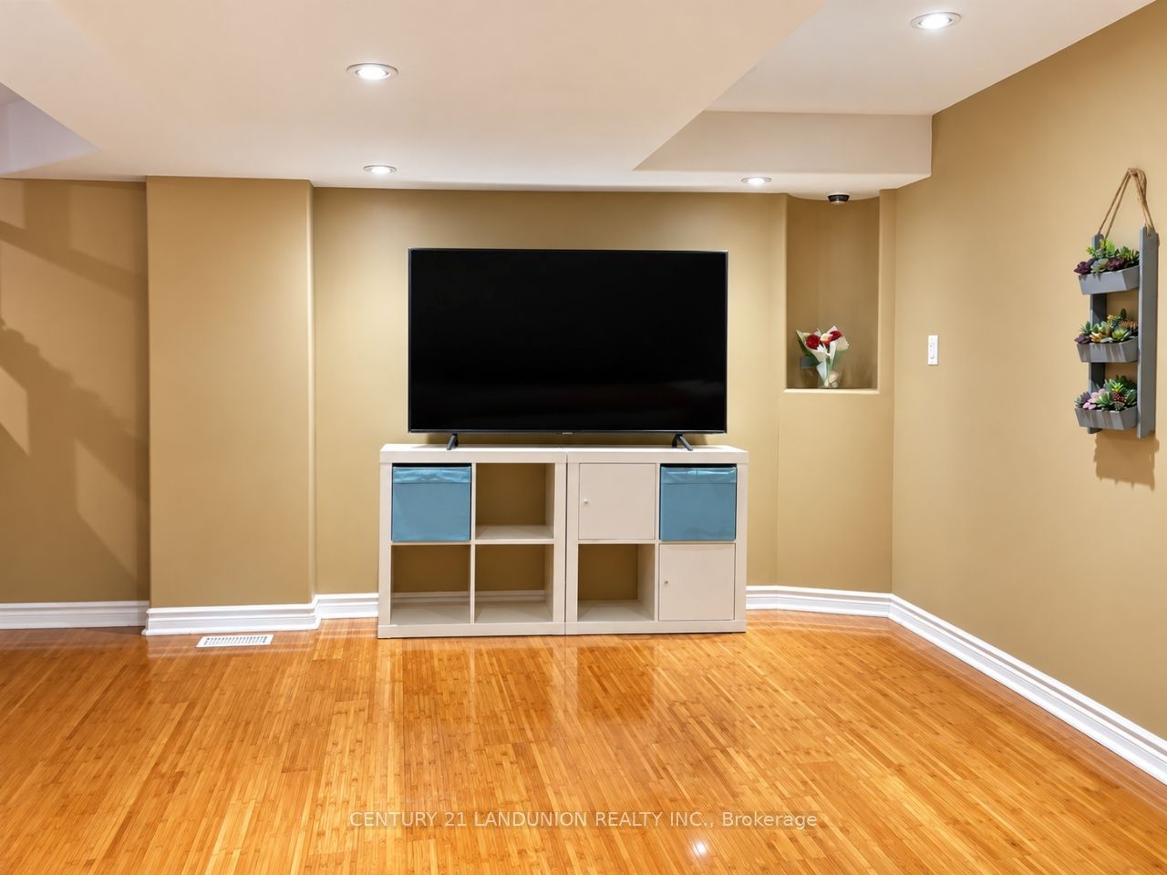 52 Kentley Street Property Photo 32