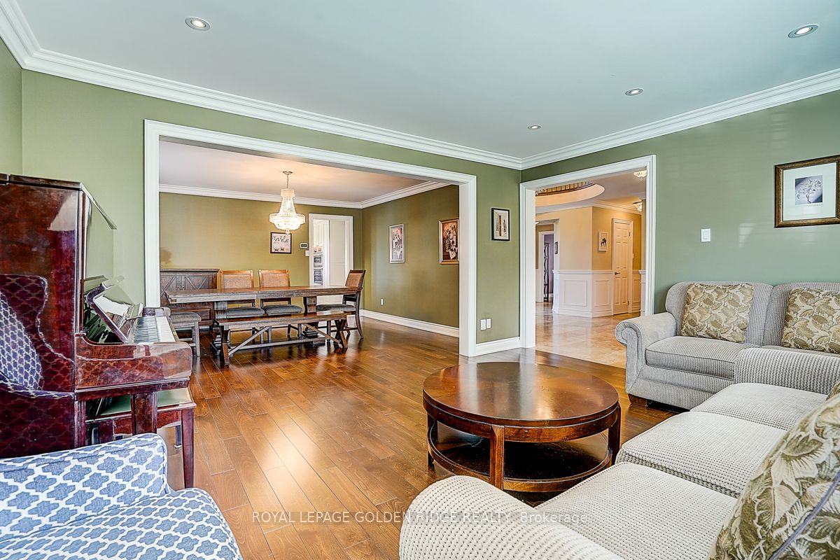 725 Exceller Circle Property Photo 8
