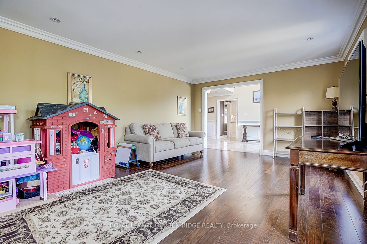725 Exceller Circle Property Photo 14