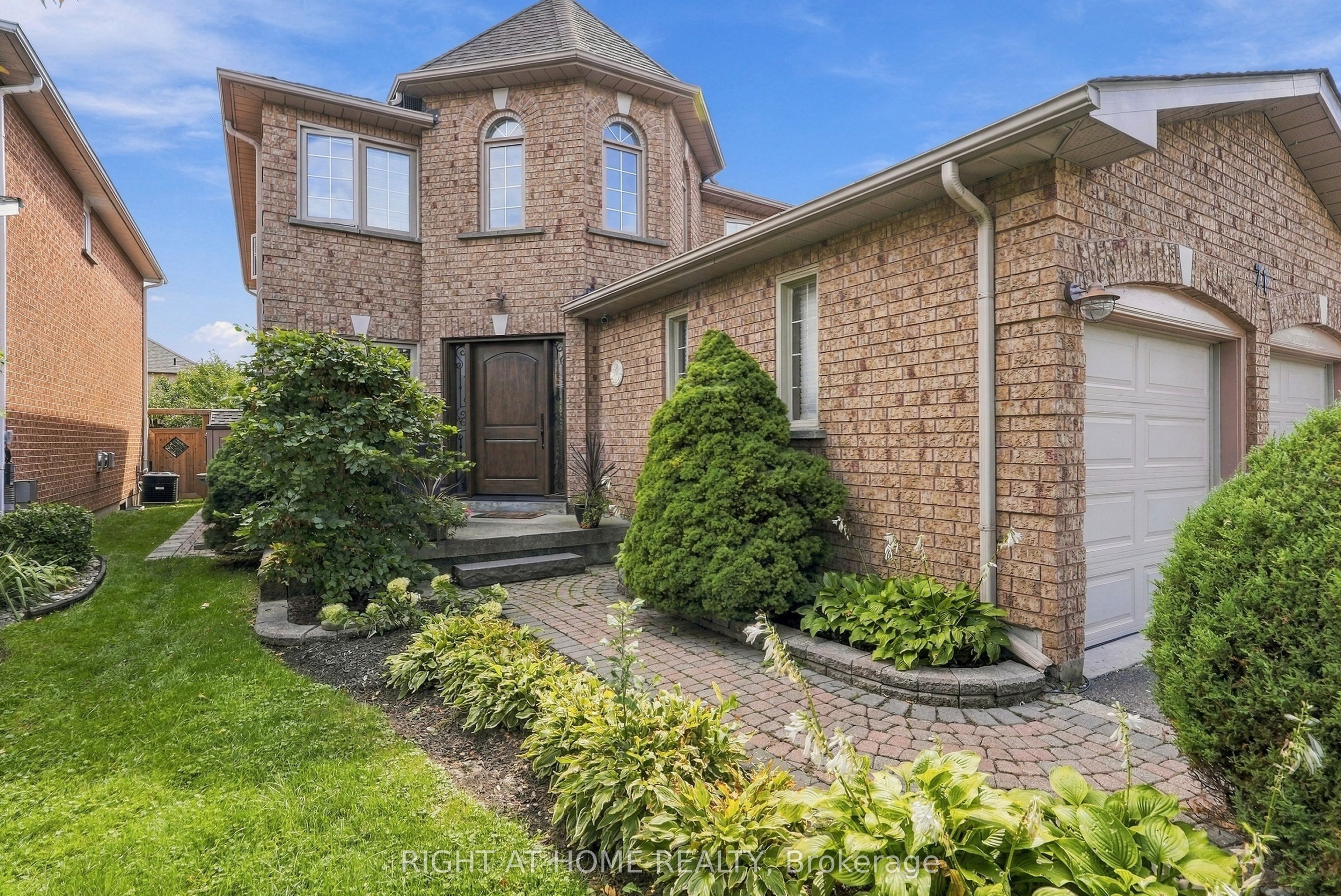 71 VENETO Drive Property Photo 1