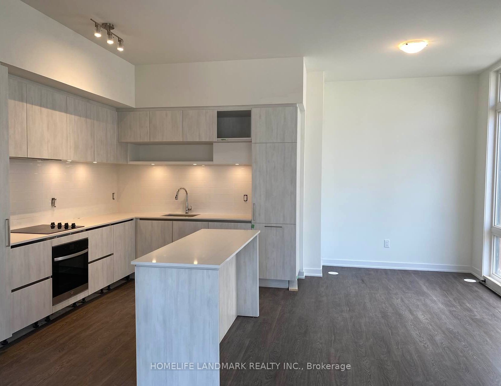 12 David Eyer Road 1101 Property Photo 2