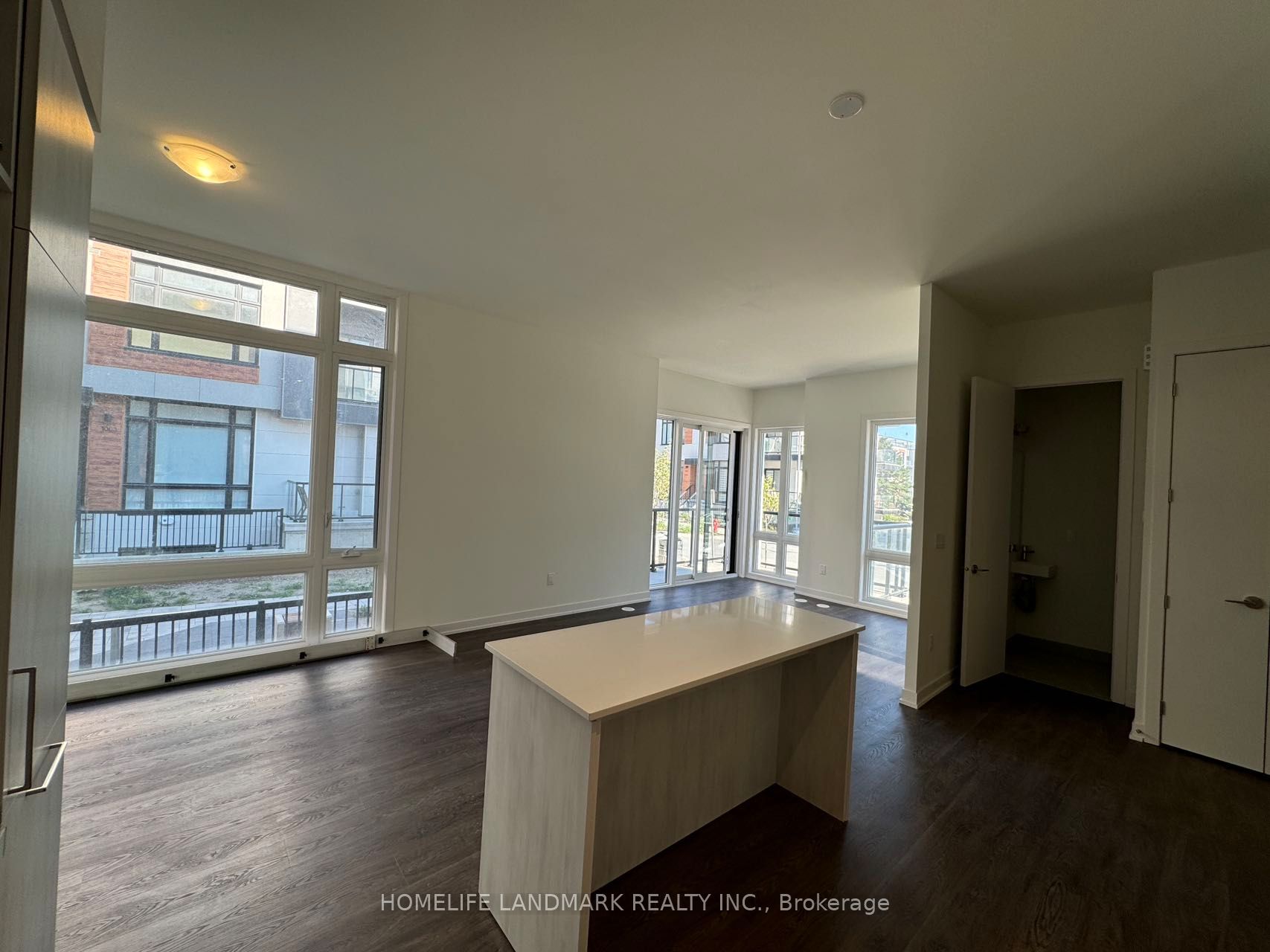 12 David Eyer Road 1101 Property Photo 3