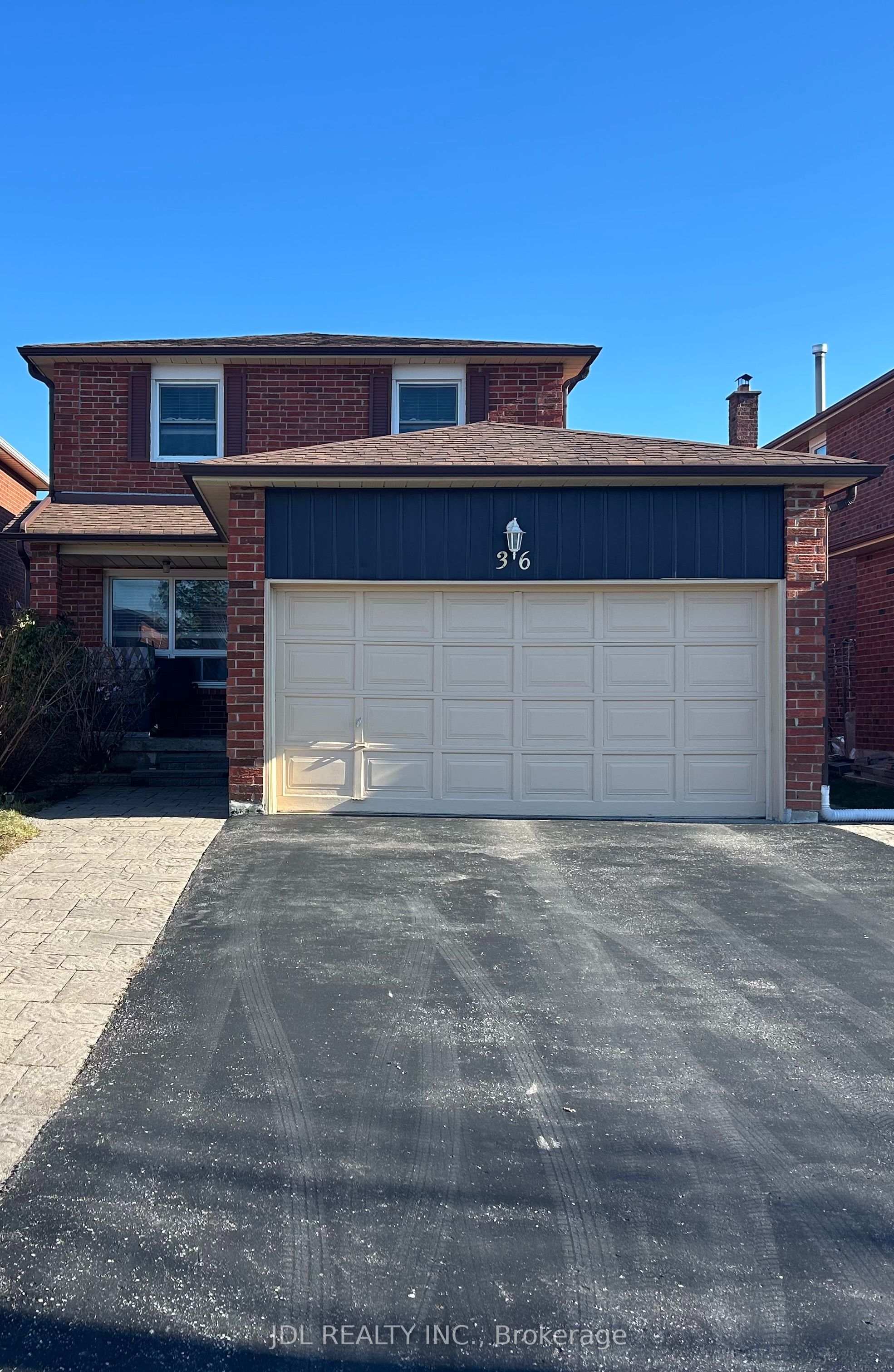 36 Bendamere Cres Crescent Two-Bedroom Unit Bsmt Property Photo 1