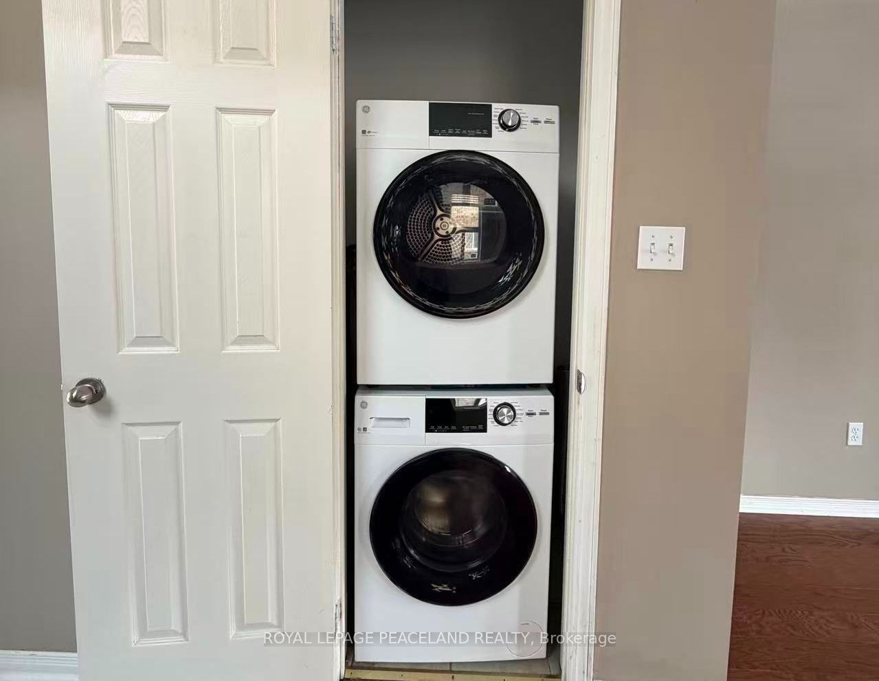367 Marble Place Upper Unit Property Photo 6