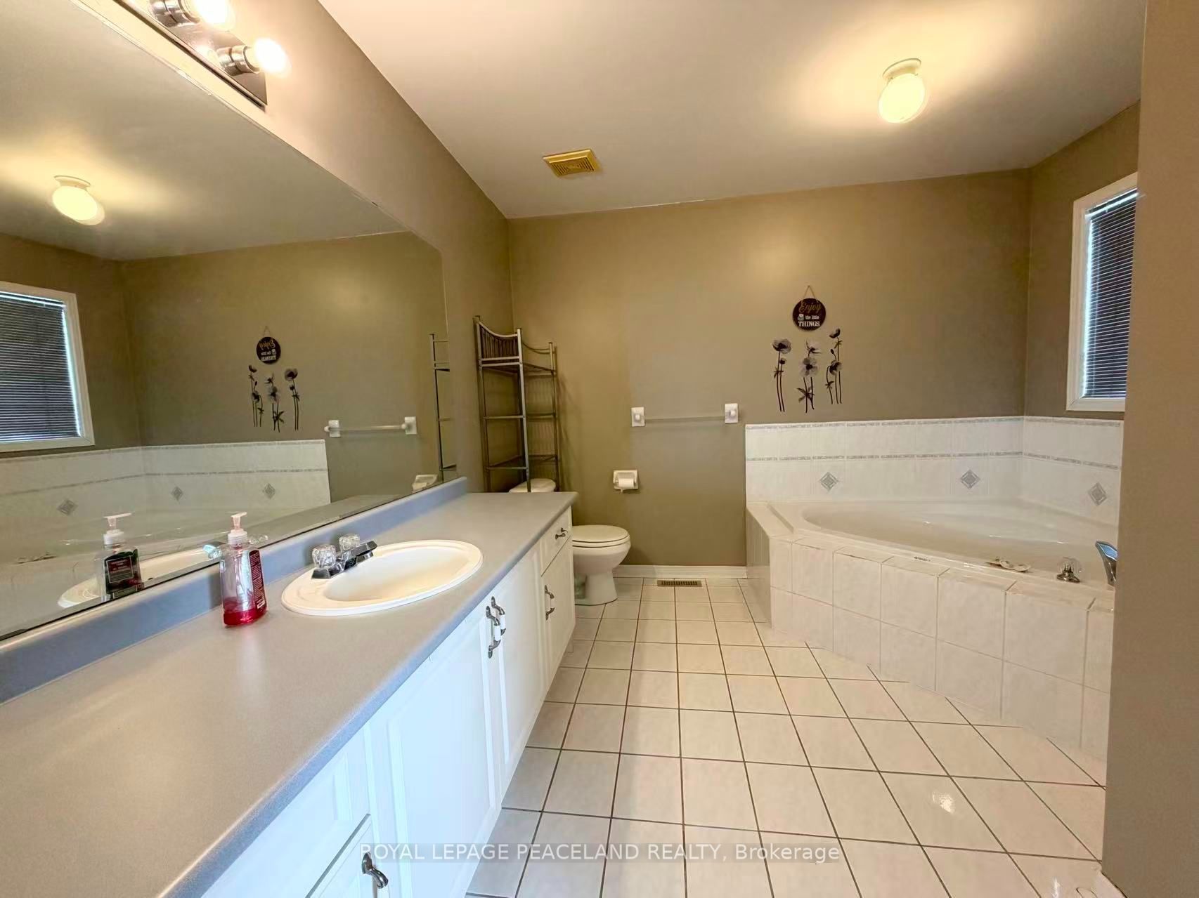 367 Marble Place Upper Unit Property Photo 17