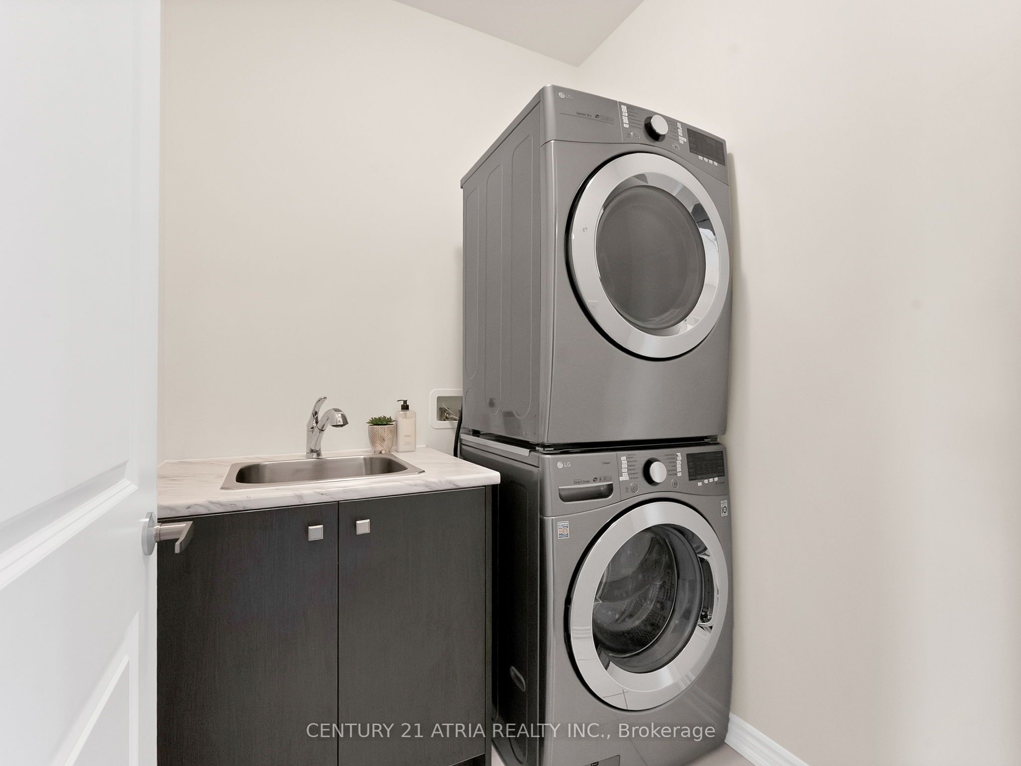17 Hammersmith Lane Property Photo 37