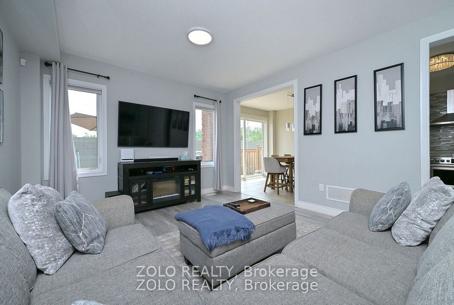 69 Walker Boulevard Property Photo 8
