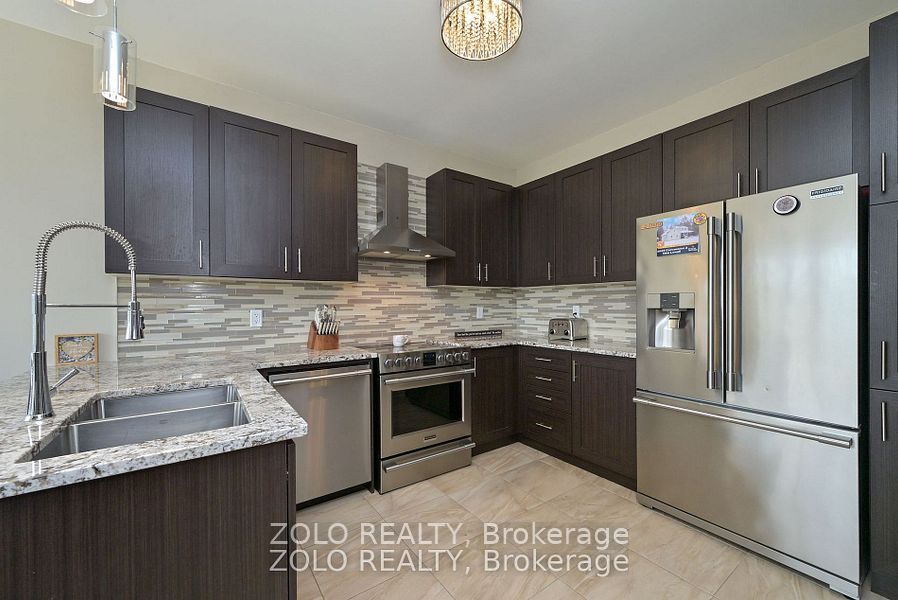 69 Walker Boulevard Property Photo 13
