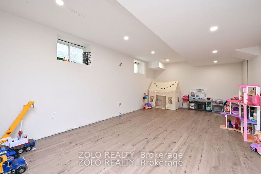 69 Walker Boulevard Property Photo 32