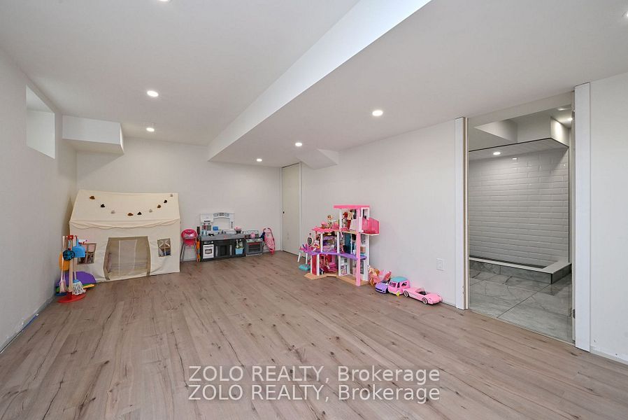 69 Walker Boulevard Property Photo 33
