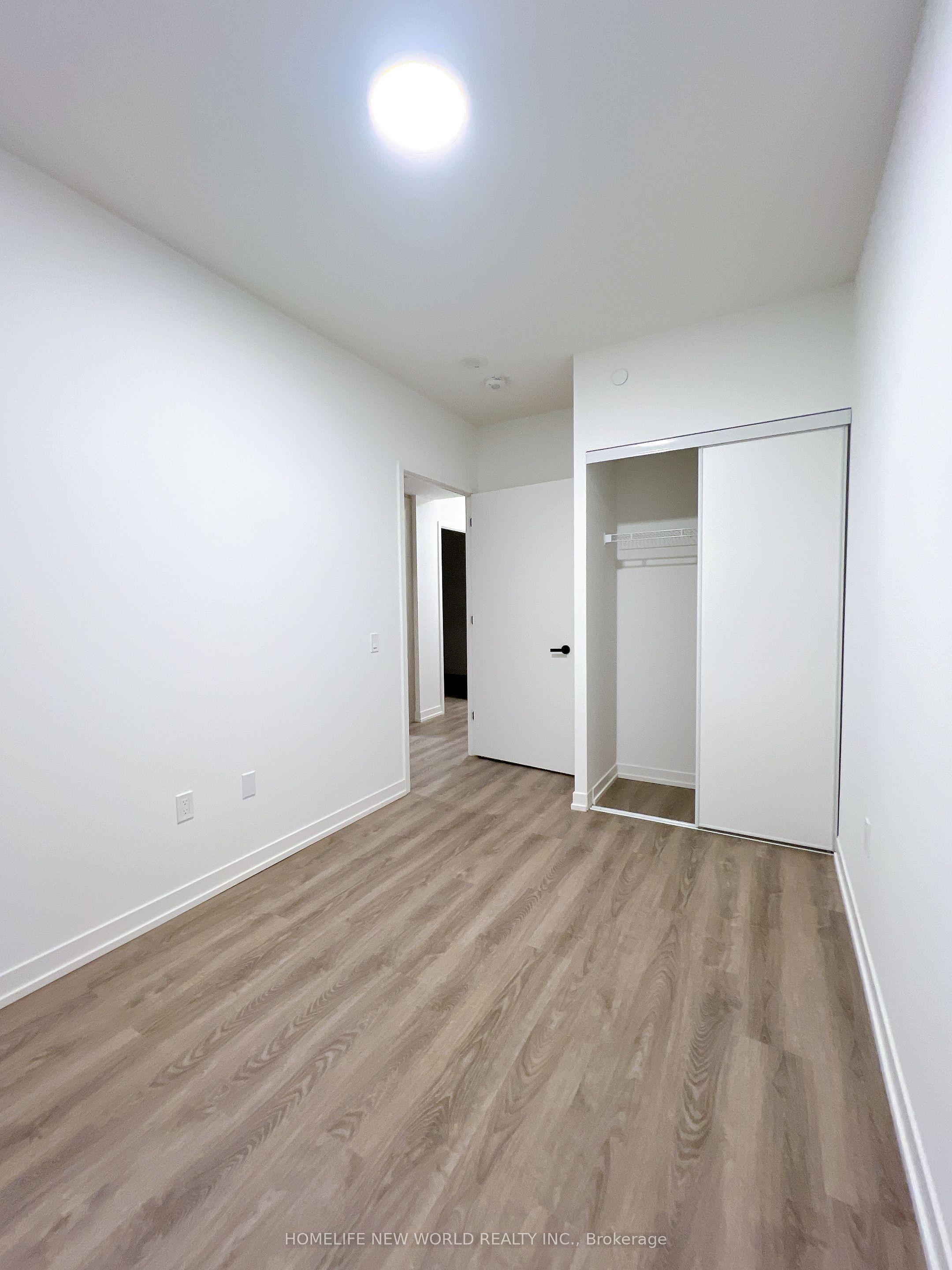 8 Interchange Way 1112 Property Photo 6