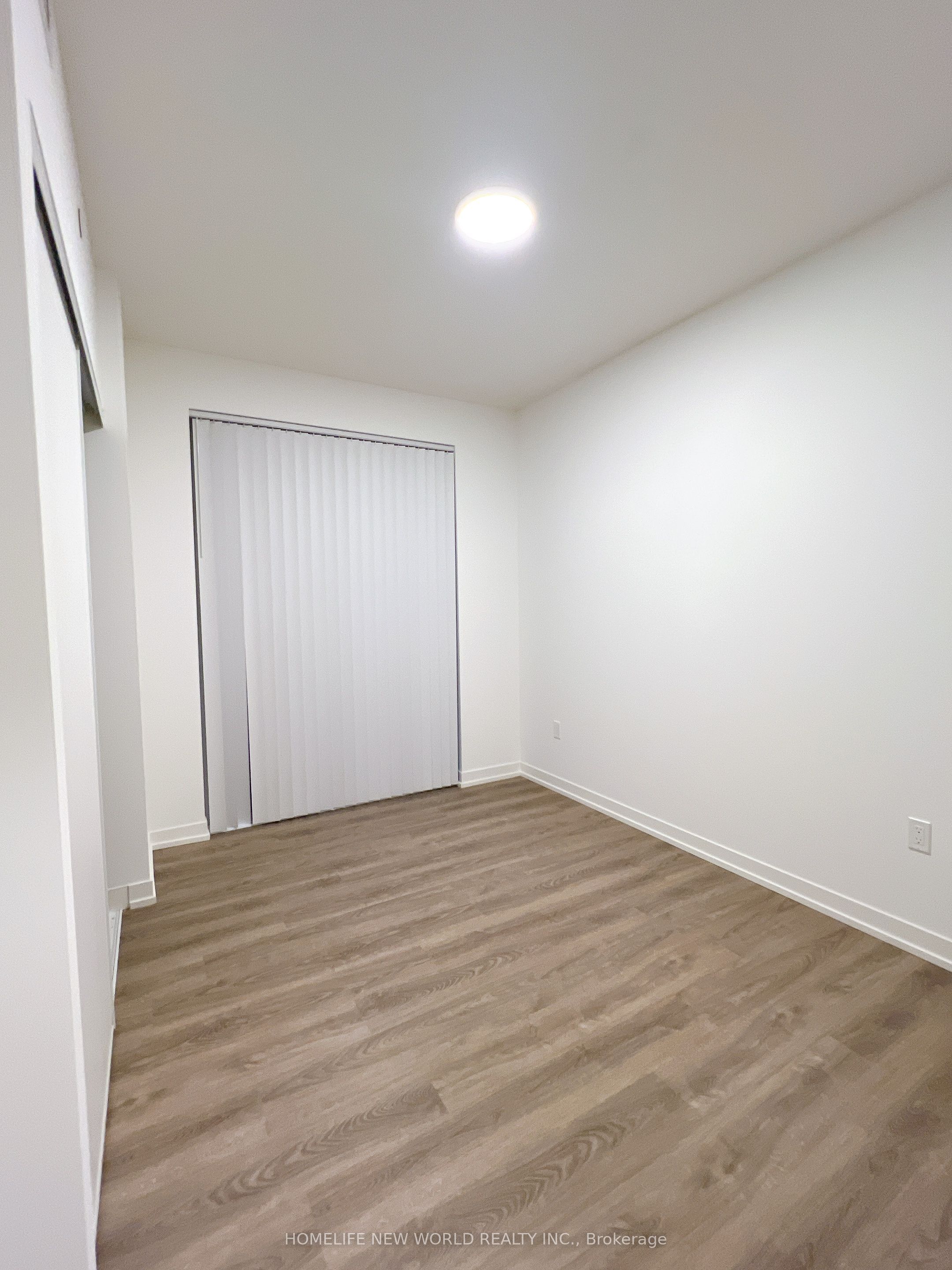 8 Interchange Way 1112 Property Photo 7