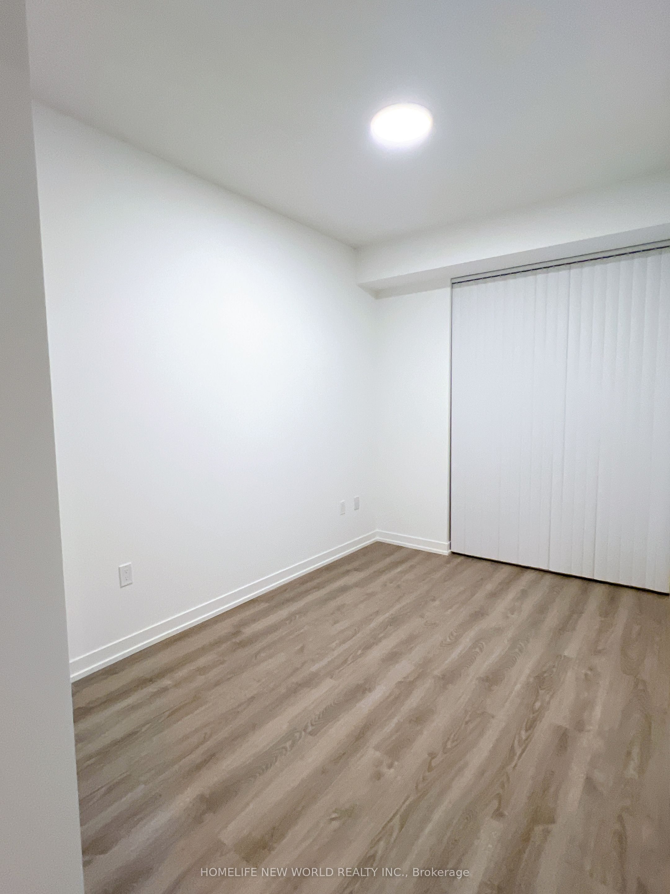8 Interchange Way 1112 Property Photo 8