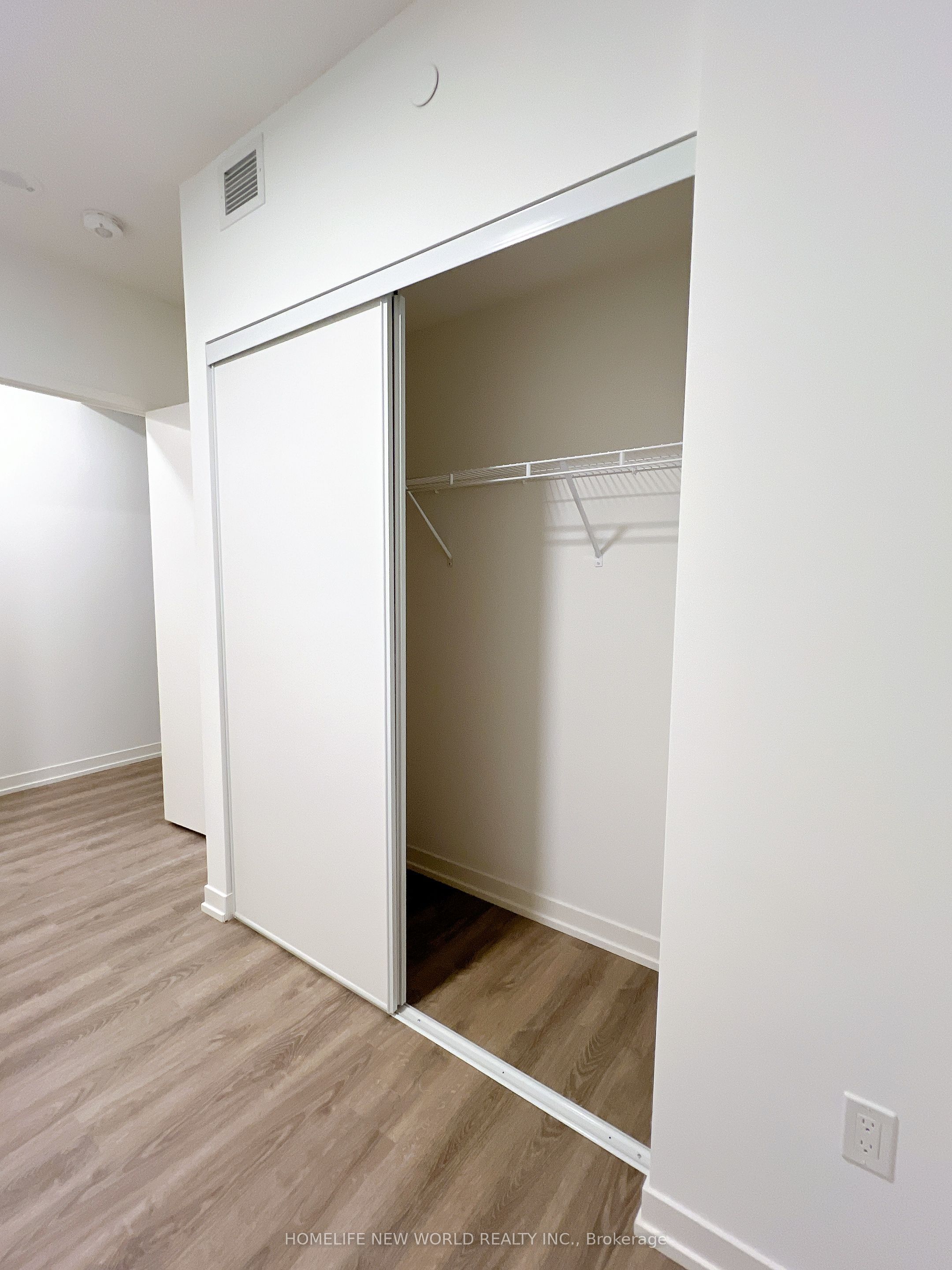 8 Interchange Way 1112 Property Photo 11