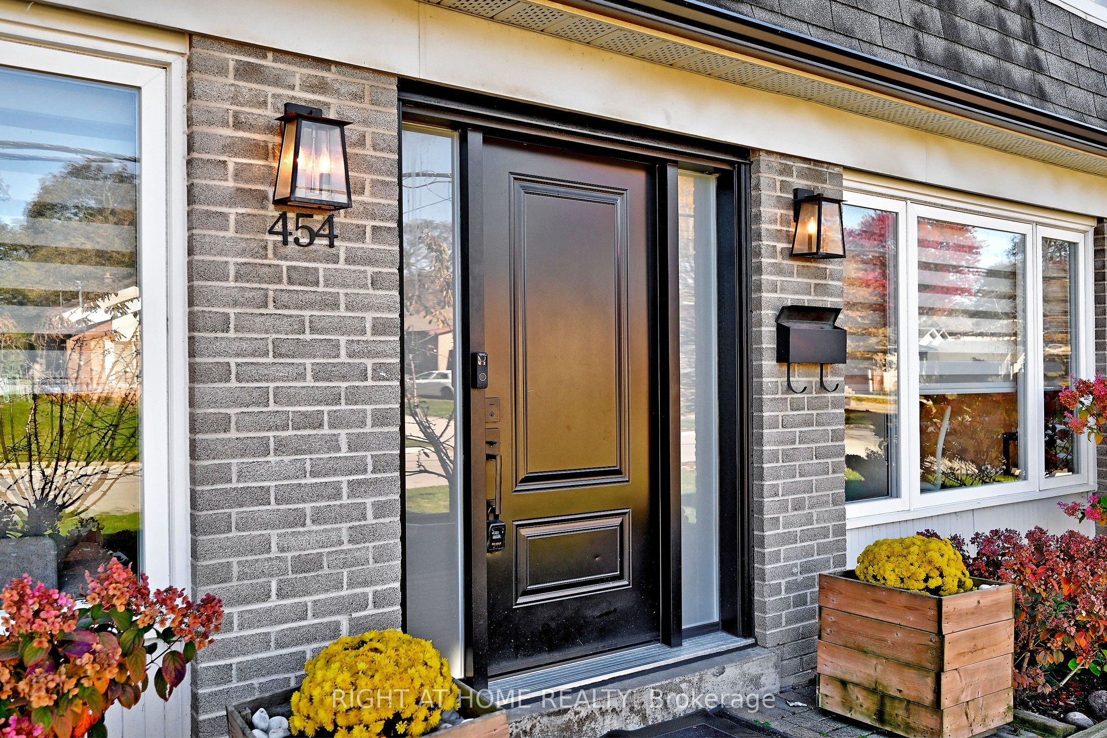 454 Alper Street Property Photo 4