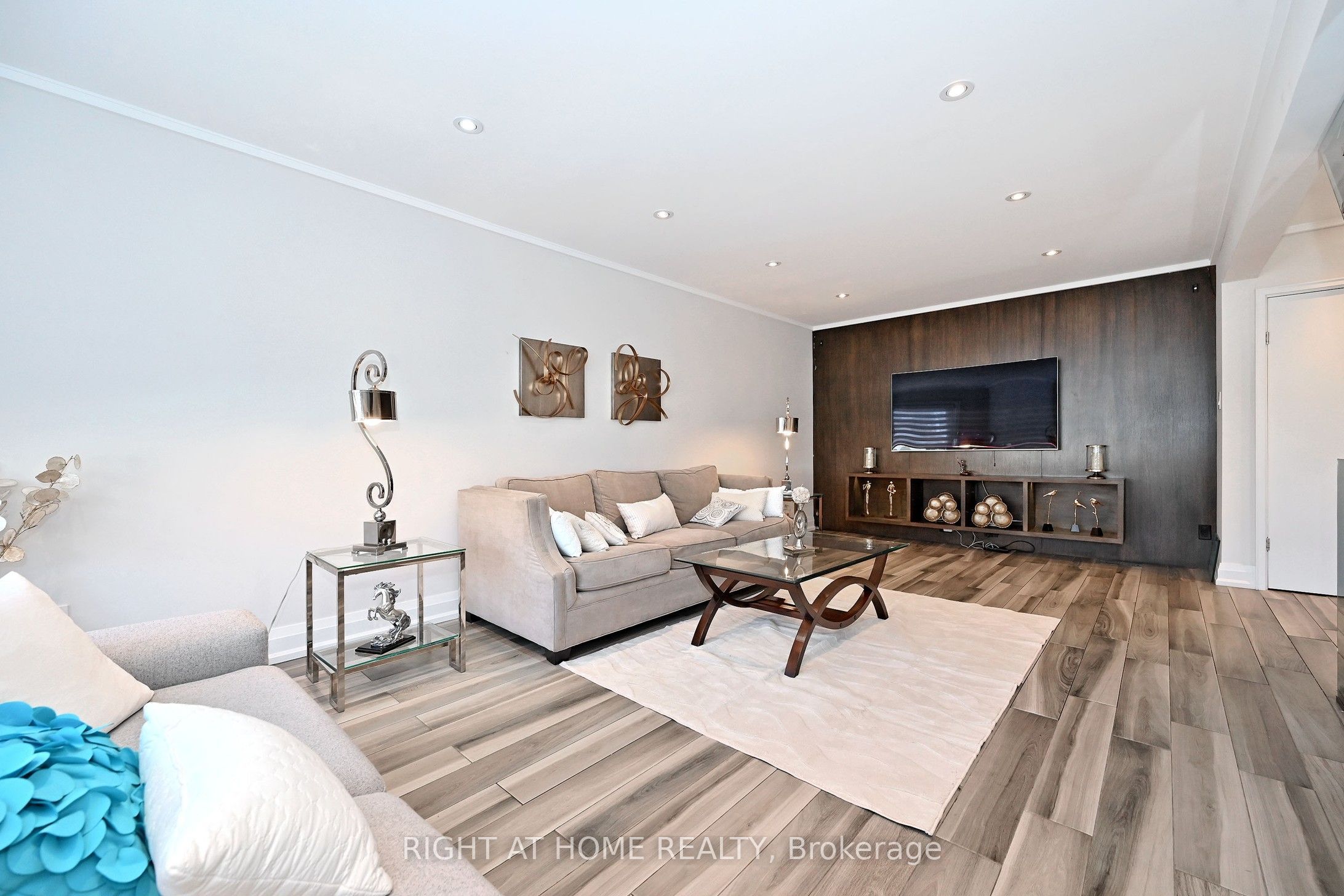 454 Alper Street Property Photo 8