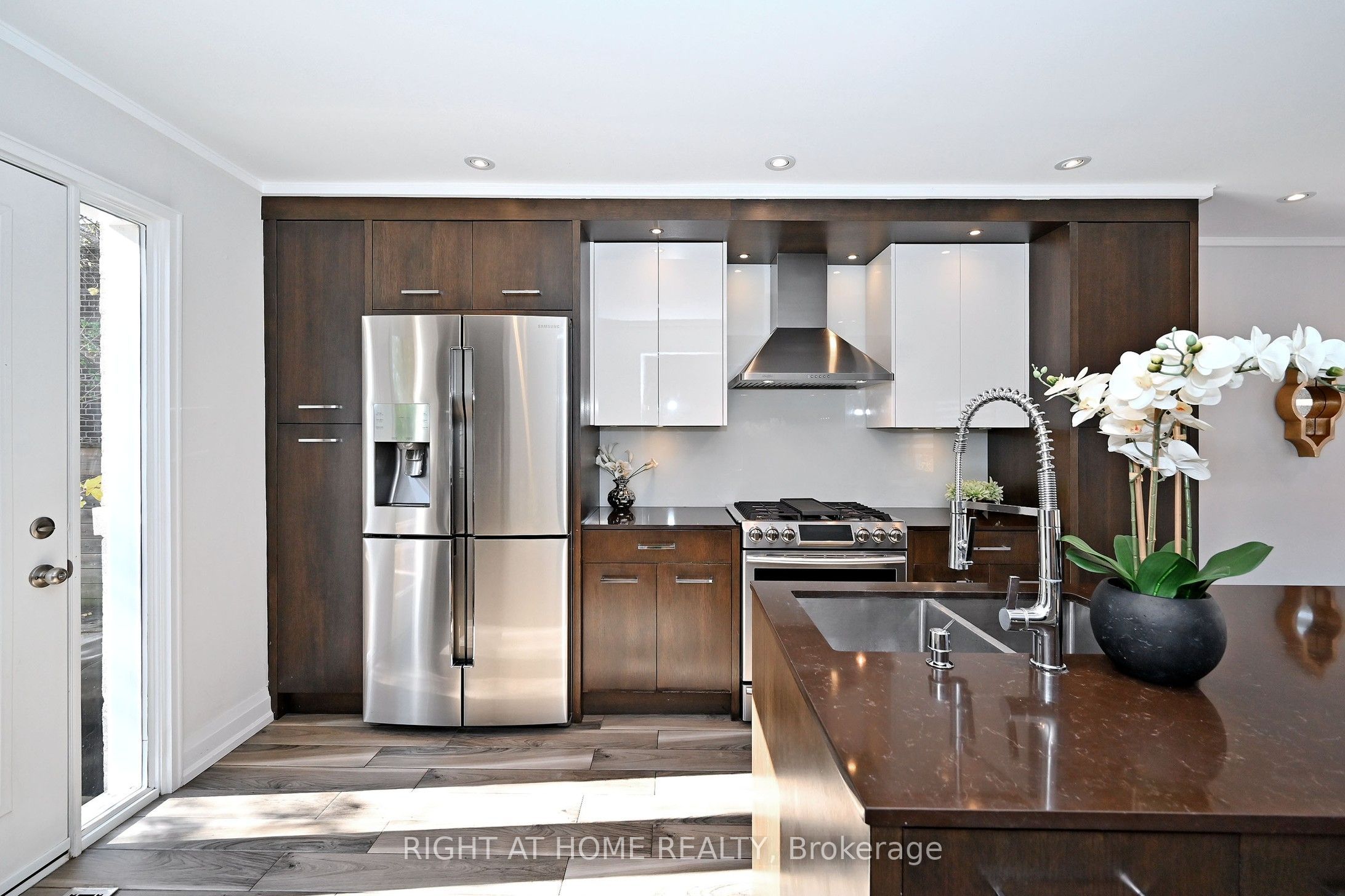 454 Alper Street Property Photo 10