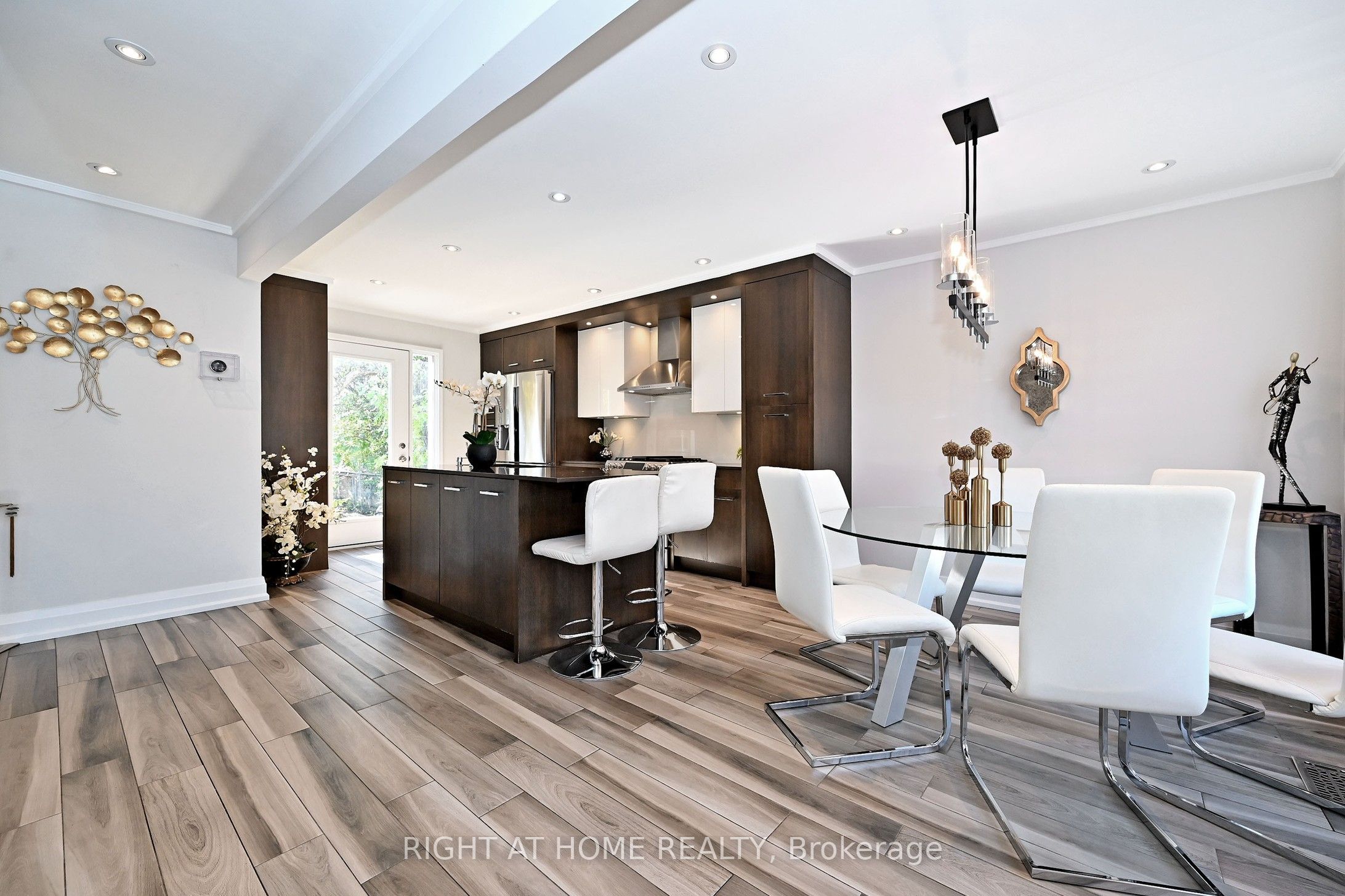 454 Alper Street Property Photo 11