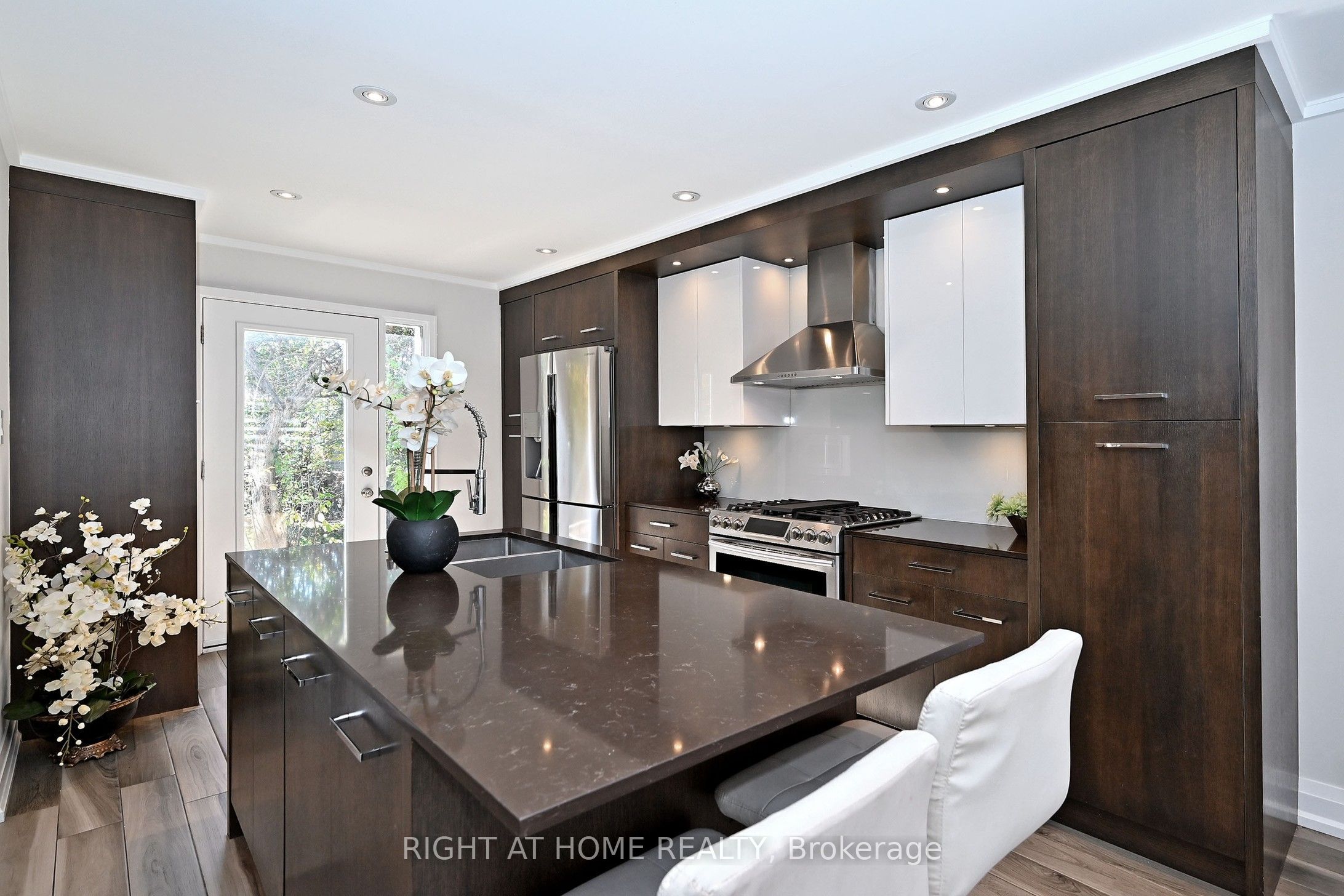 454 Alper Street Property Photo 14