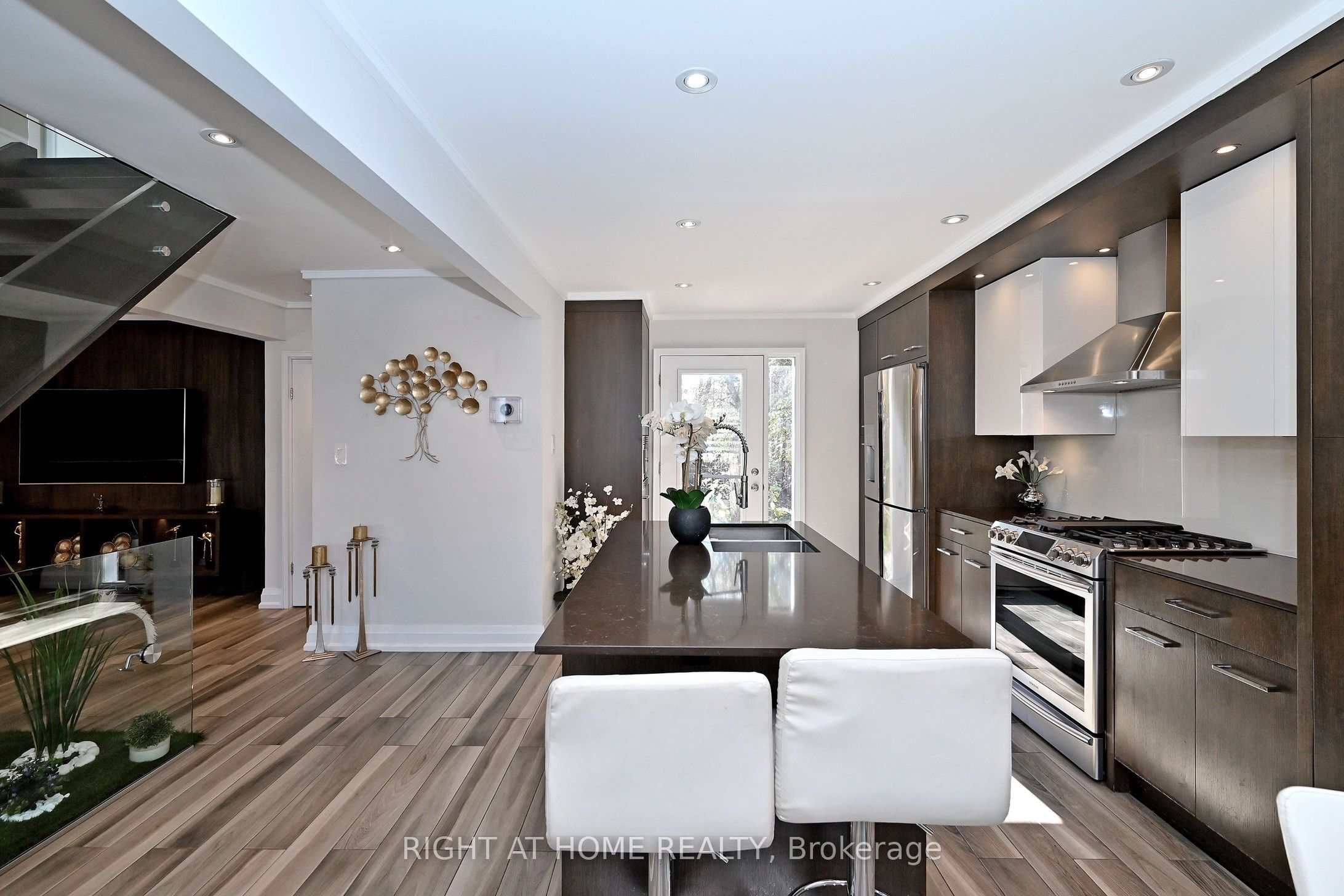 454 Alper Street Property Photo 15
