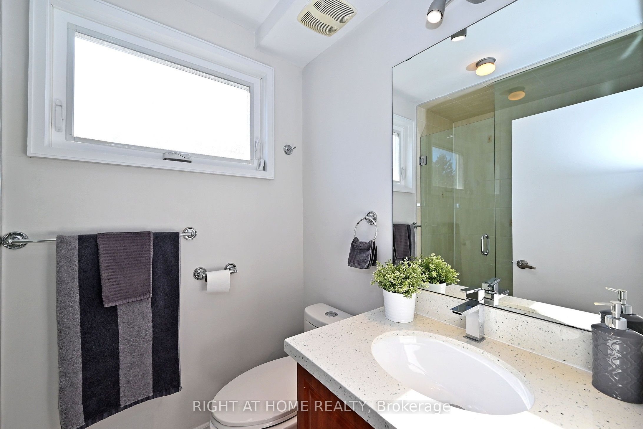 454 Alper Street Property Photo 22