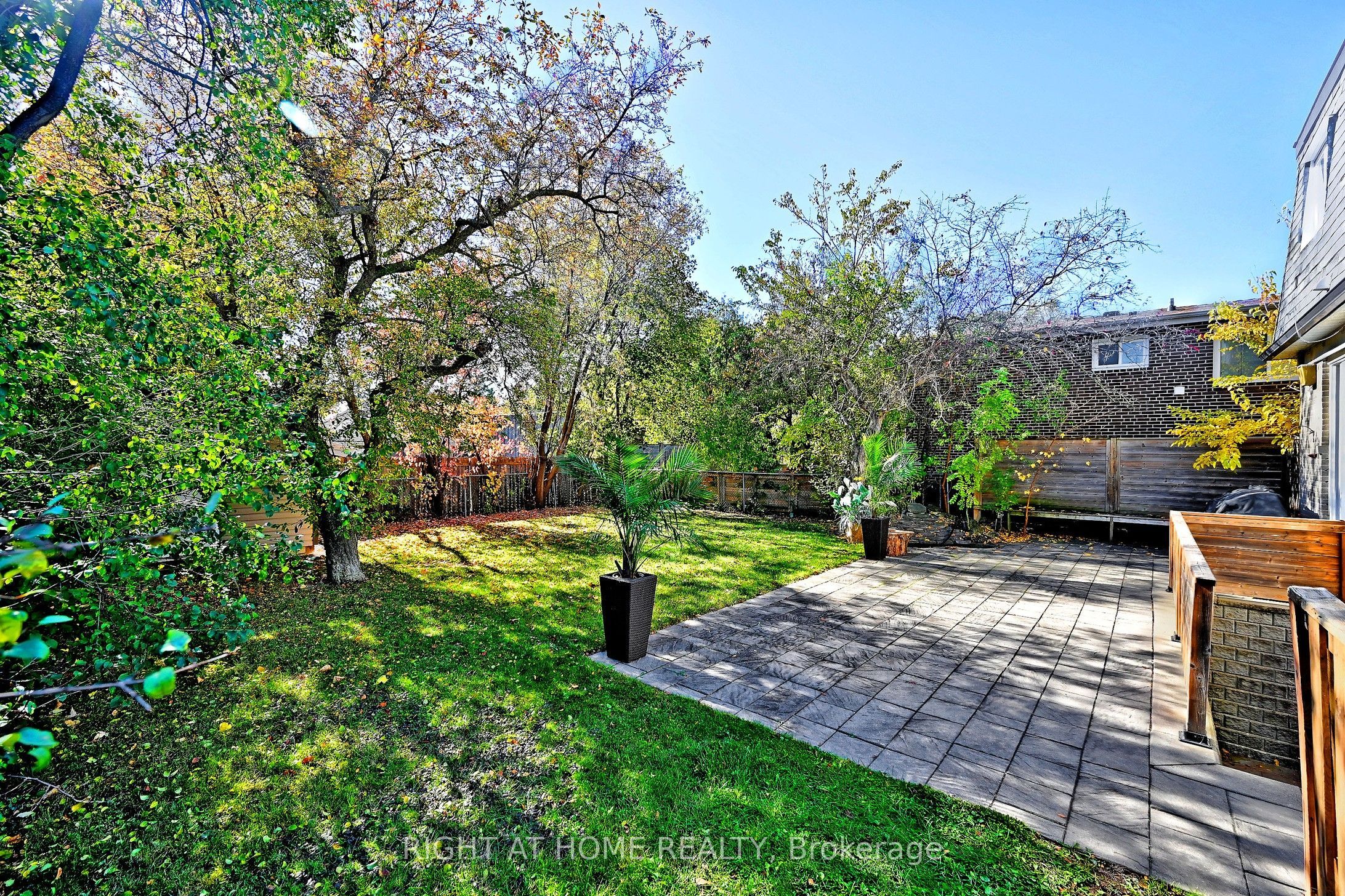 454 Alper Street Property Photo 23