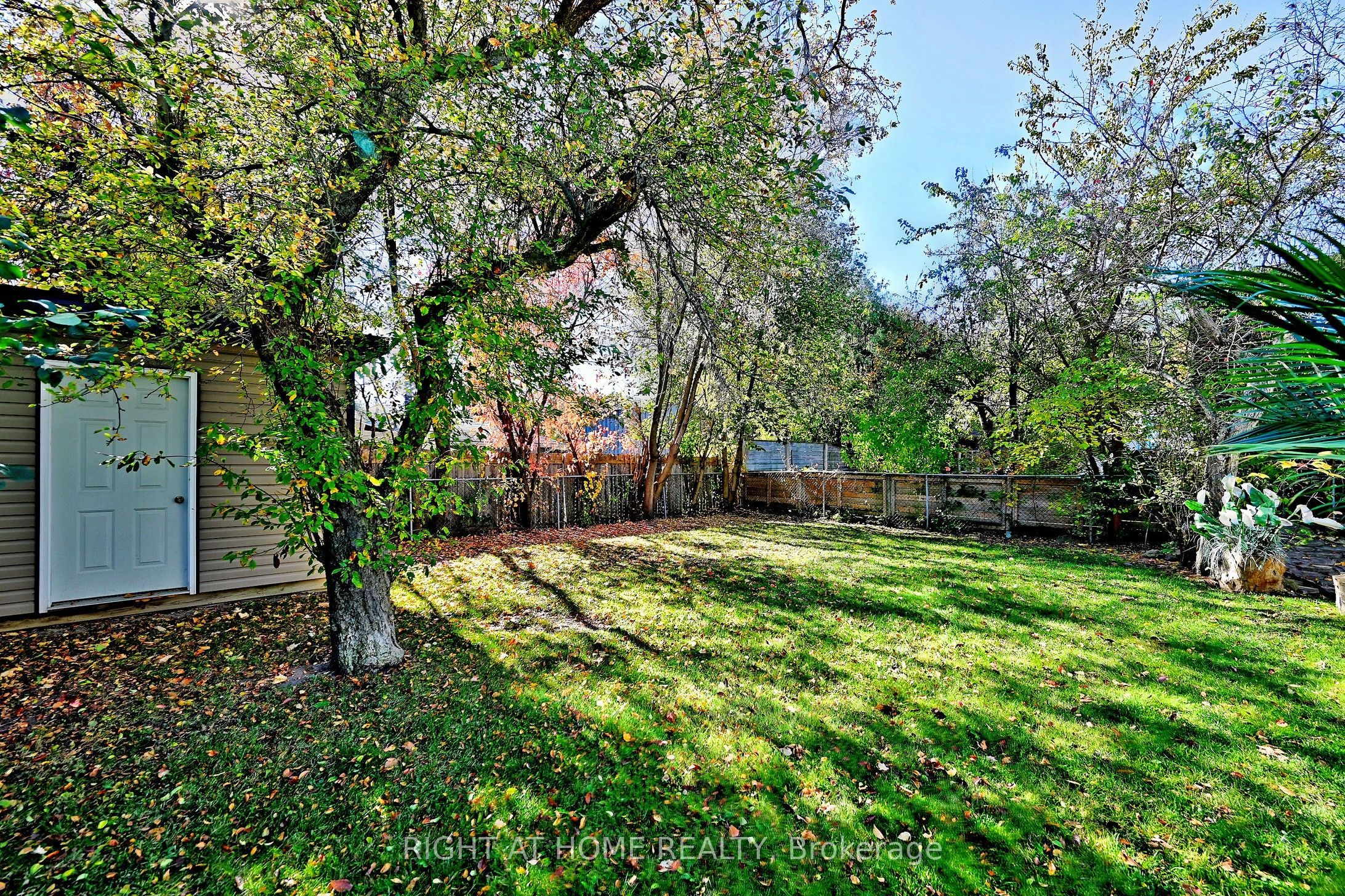 454 Alper Street Property Photo 25