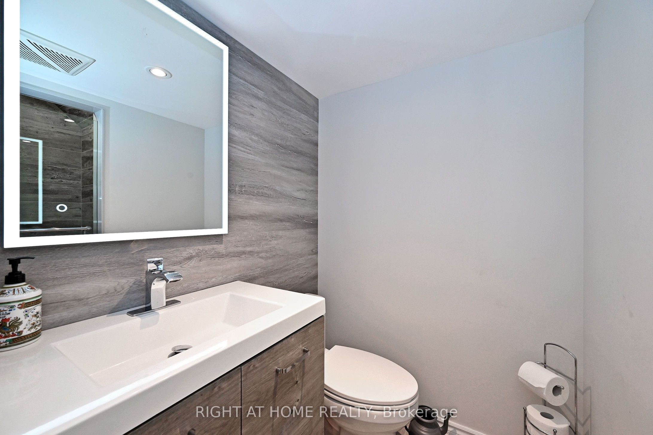 454 Alper Street Property Photo 33