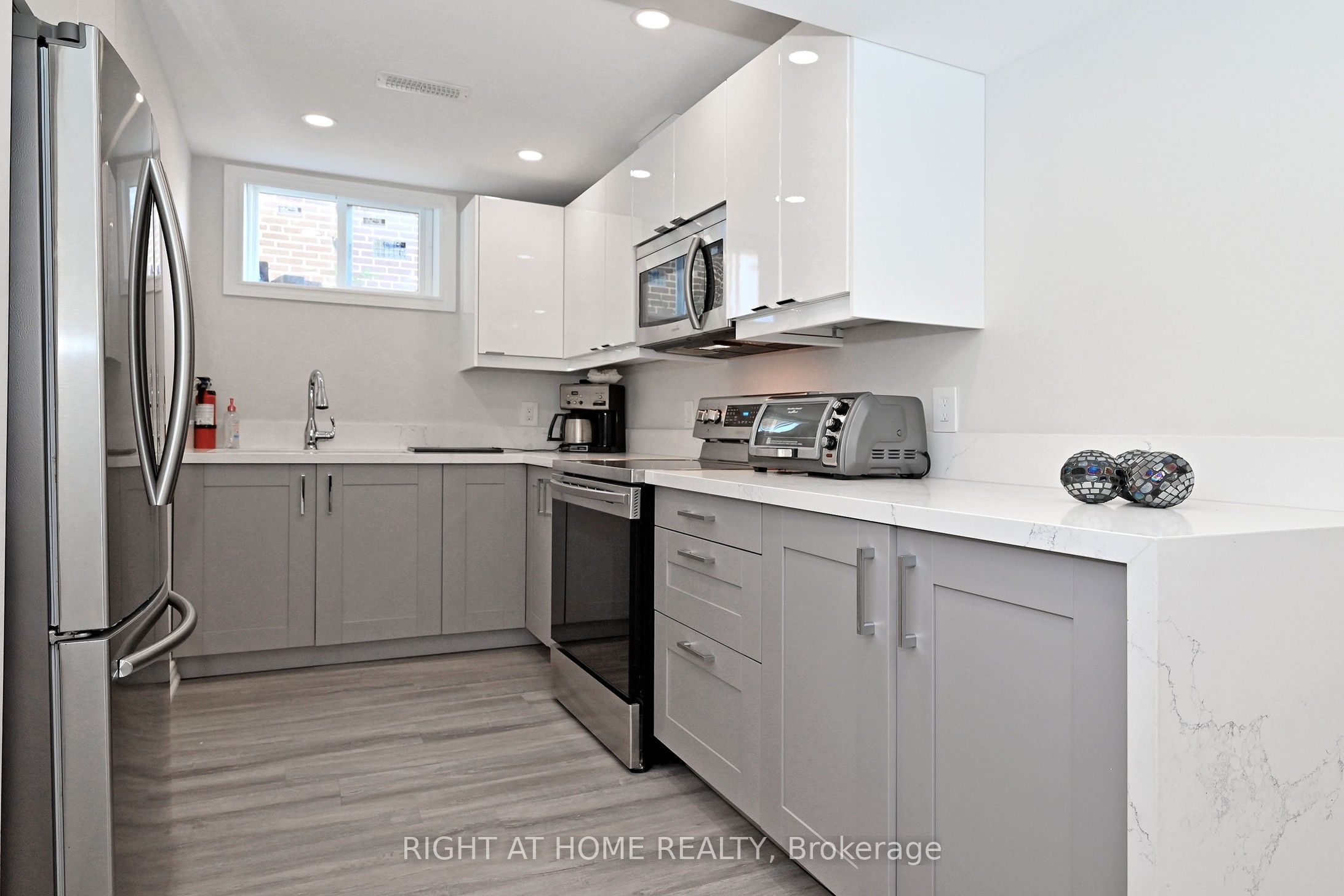 454 Alper Street Property Photo 35