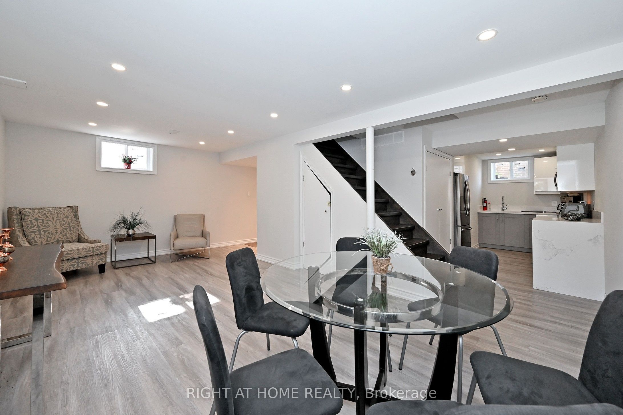 454 Alper Street Property Photo 36