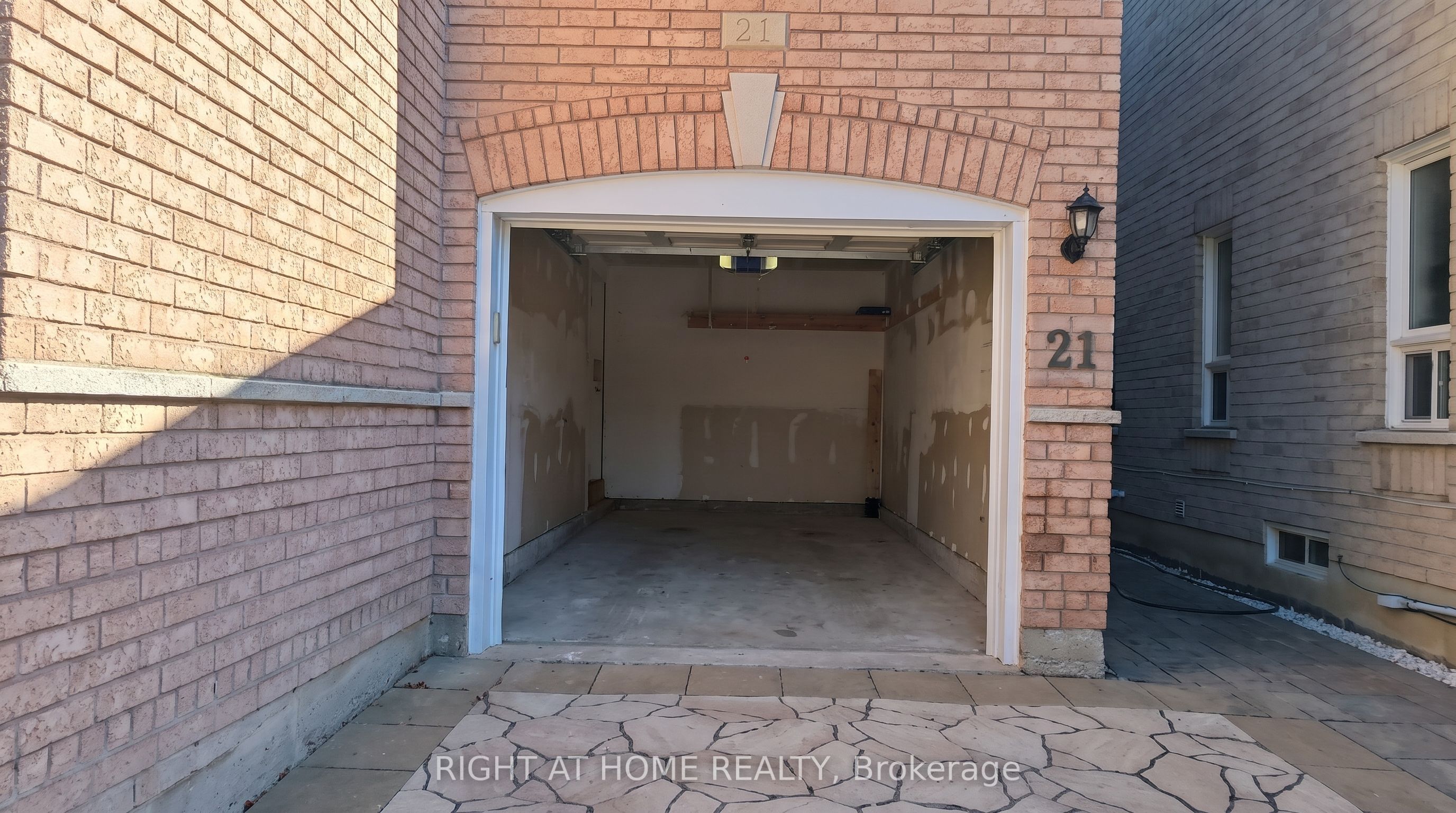 21 Russell Hill Road Property Photo 22