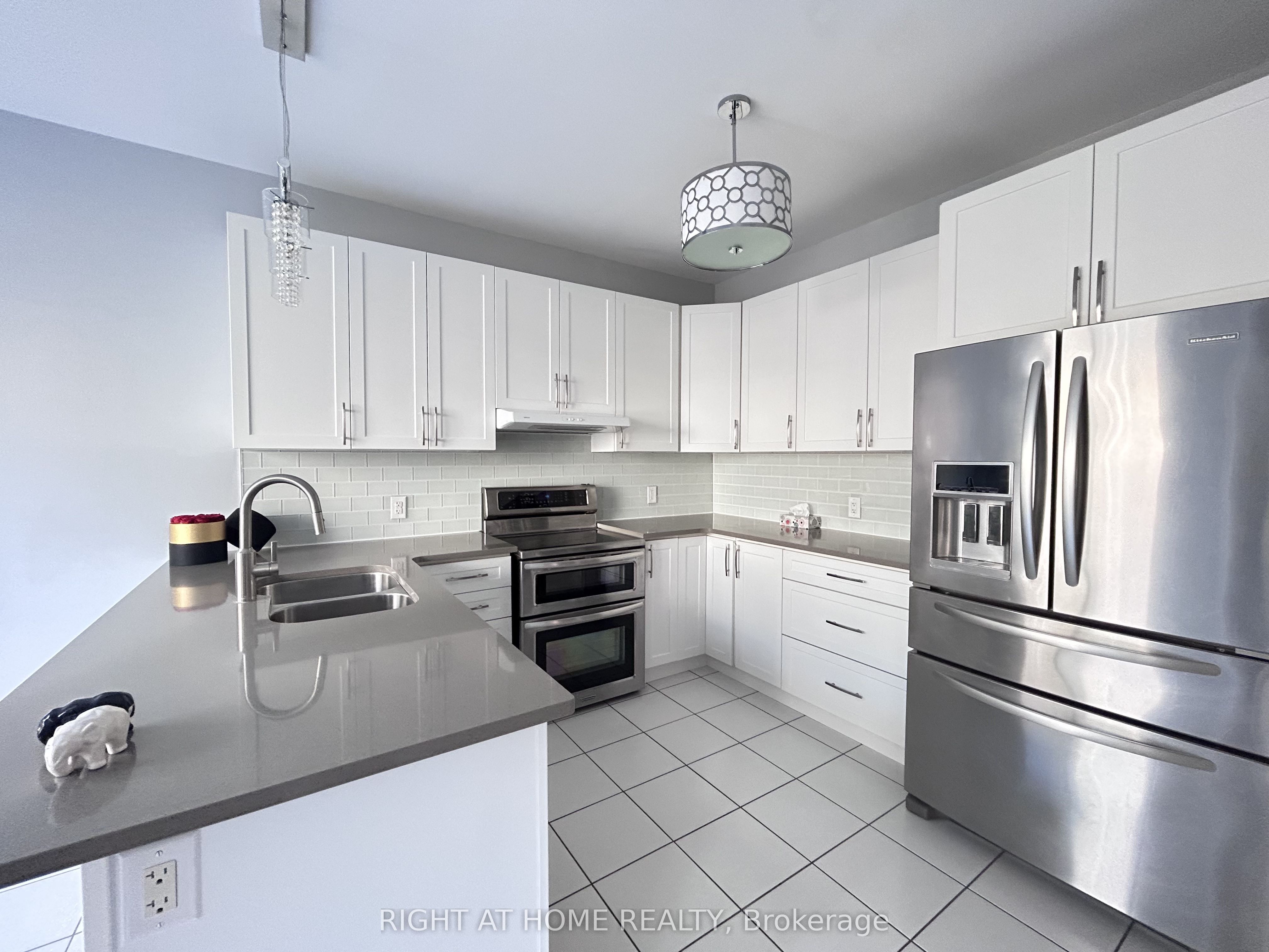 438 Kwapis Boulevard Property Photo 8