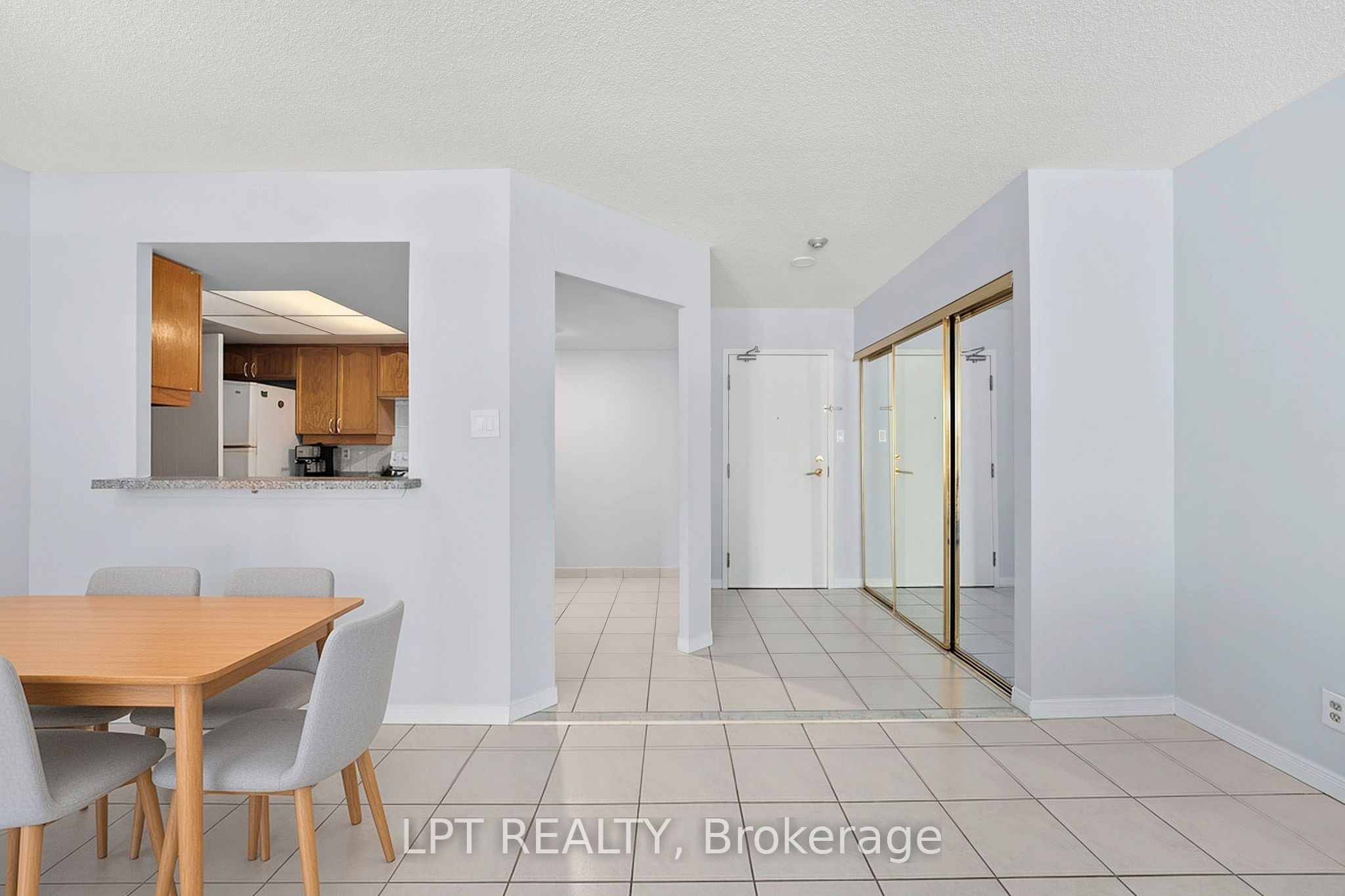 32 Clarissa Drive 521 Property Photo 5